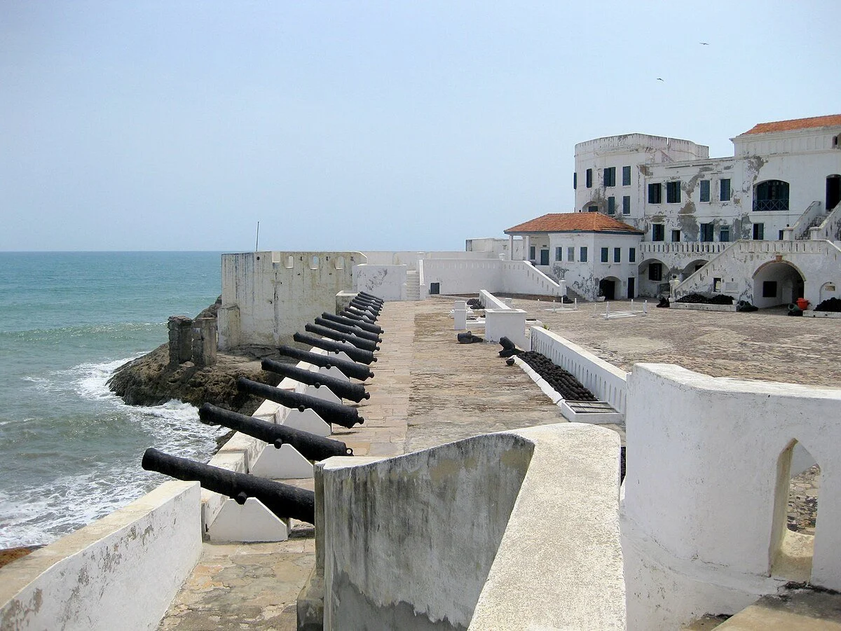 Cape_Coast_Castle,_Cape_Coast,_Ghana-1.jpg