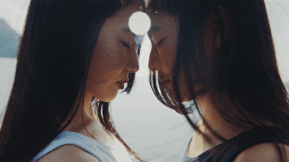 THE KISS_GIFS_2.gif