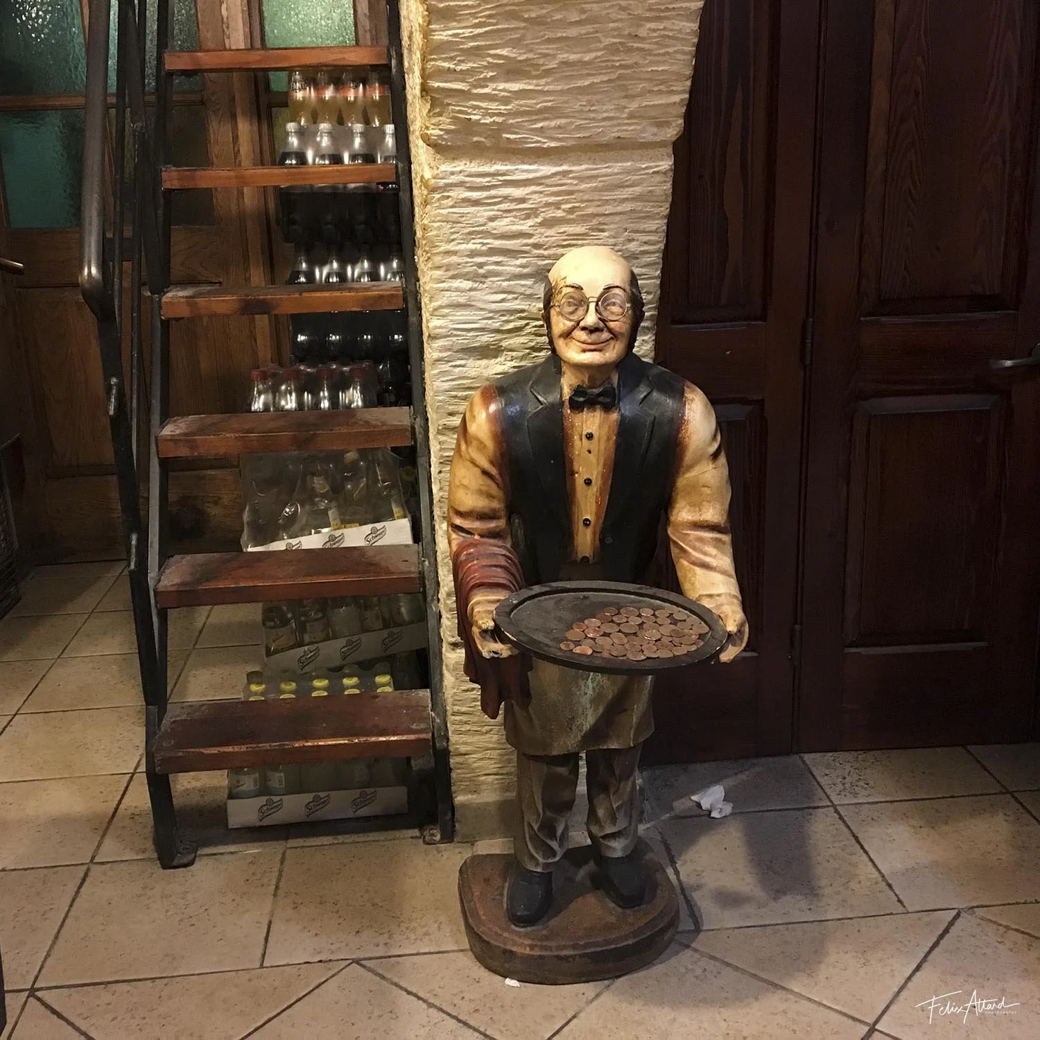 museum-bar-waiter.jpg