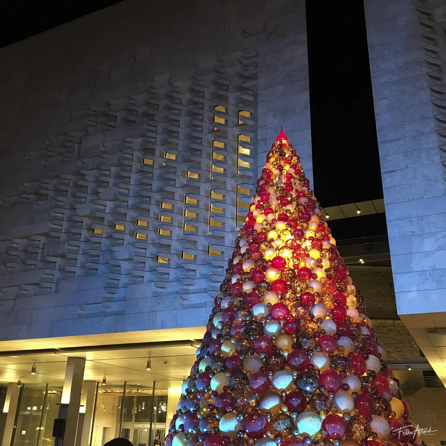 glass-christmas-tree.jpg