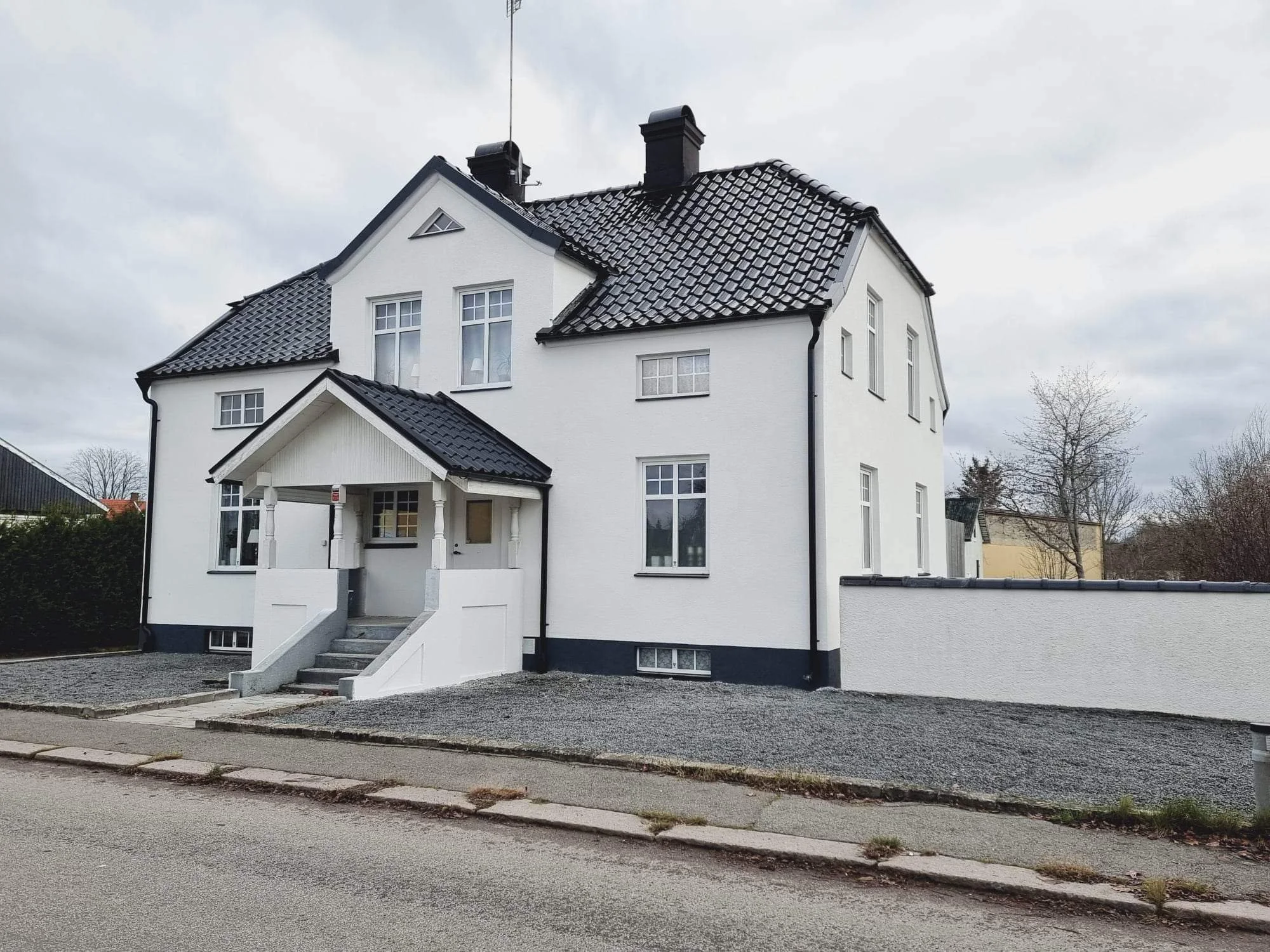 Fasadrenovering och takläggning i Mönsterås.