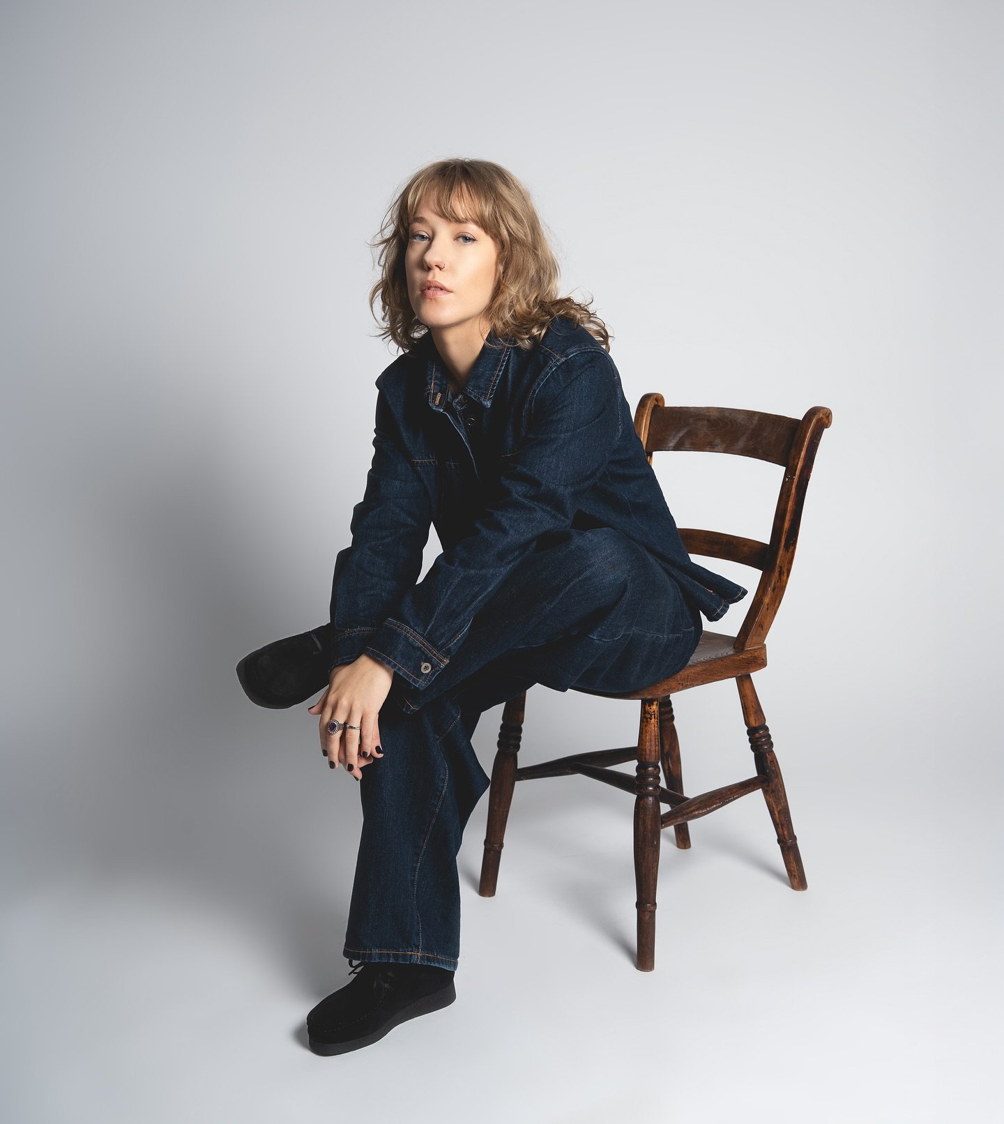 Hi everyone,

I suffer from split career disorder, and after 5 years of trying to have one title to describe all that I do and can do, I decided to no longer fight it..

@gabija.ce will remain the physical dance front - everything that has to do with