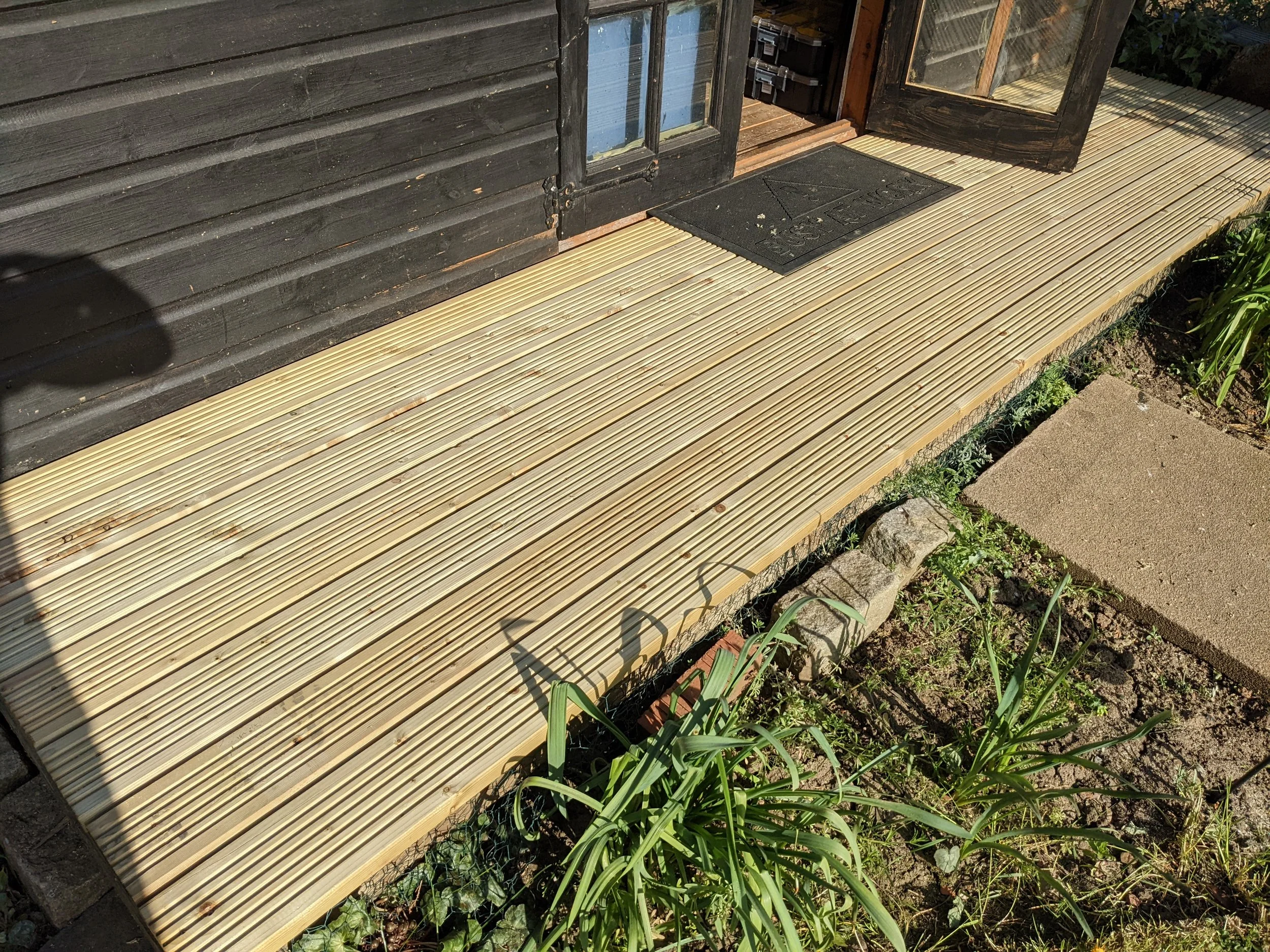 The new deckon in place, screwed down and equally spaced gaps for water to run by, should it rain on top of it.
