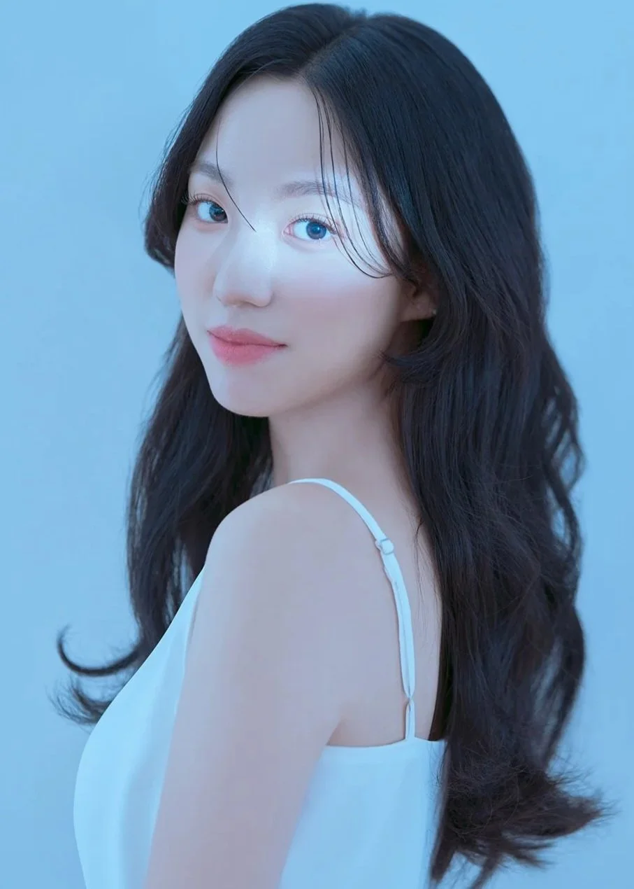 SELIN is an R&amp;B/Pop/K-pop vocalist, topliner, vocal producer, and songwriter based in Los Angeles. Born in South Korea, she holds both a Performance degree and a Master’s in Songwriting from
Berklee College of Music. She has collaborated with mul