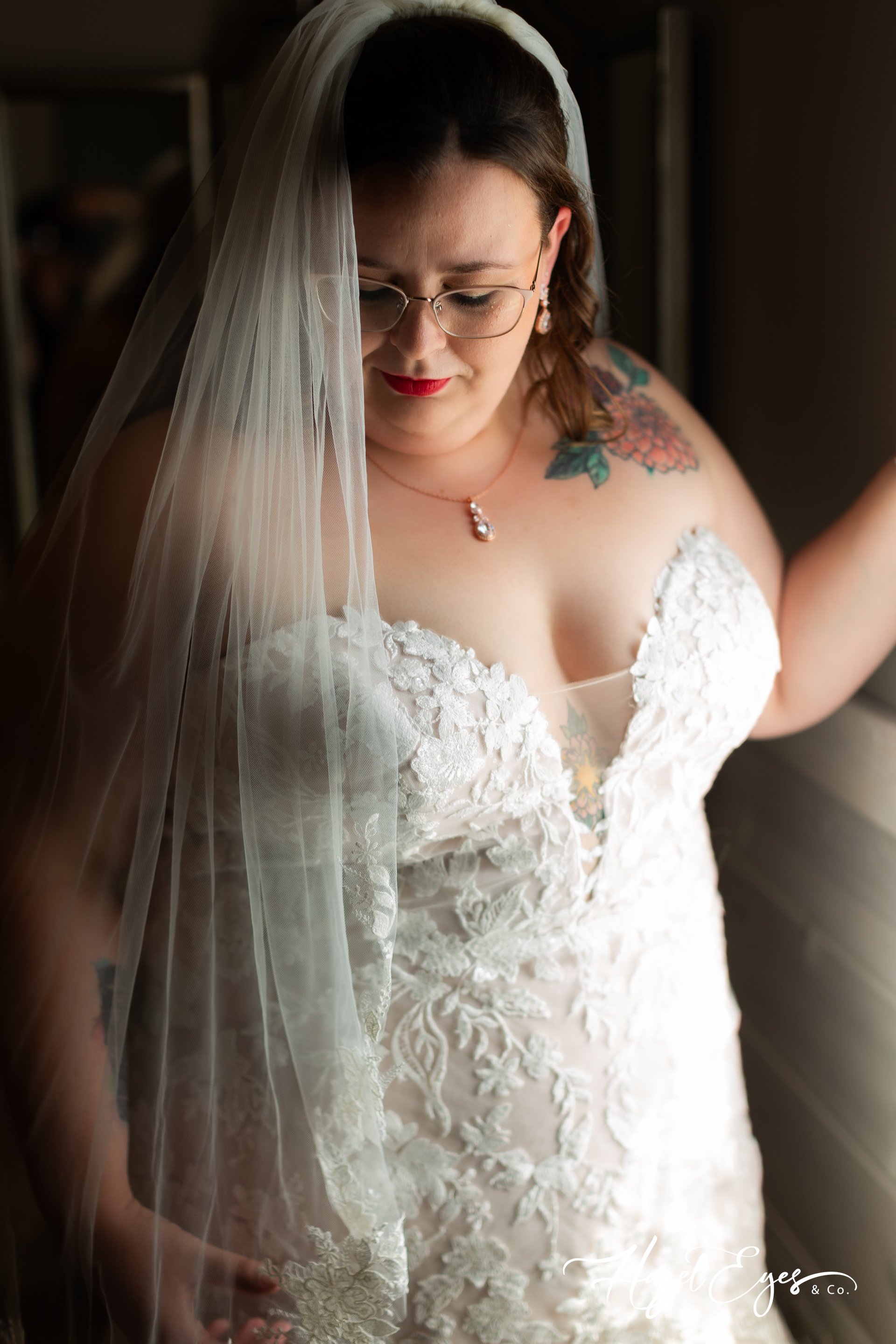 Michigan outdoor wedding. bride and groom photo. bride dress. groom suit. bride’s dress. Michigan wedding photographer. Hazel Eyes & Co. August wedding. Summer wedding.  Creekside Acres Event Barn Goodrich, MI 48438 bride in dress
