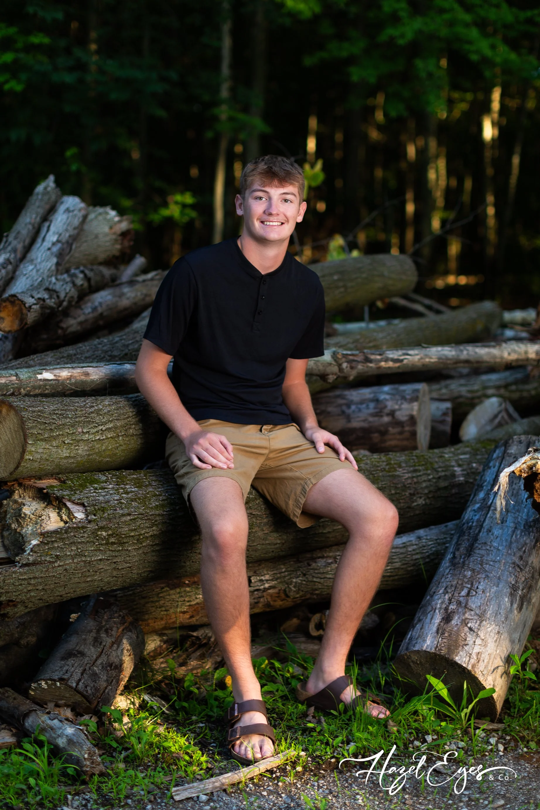 DrewSchmidt-2024-SeniorPhotos-25.jpg