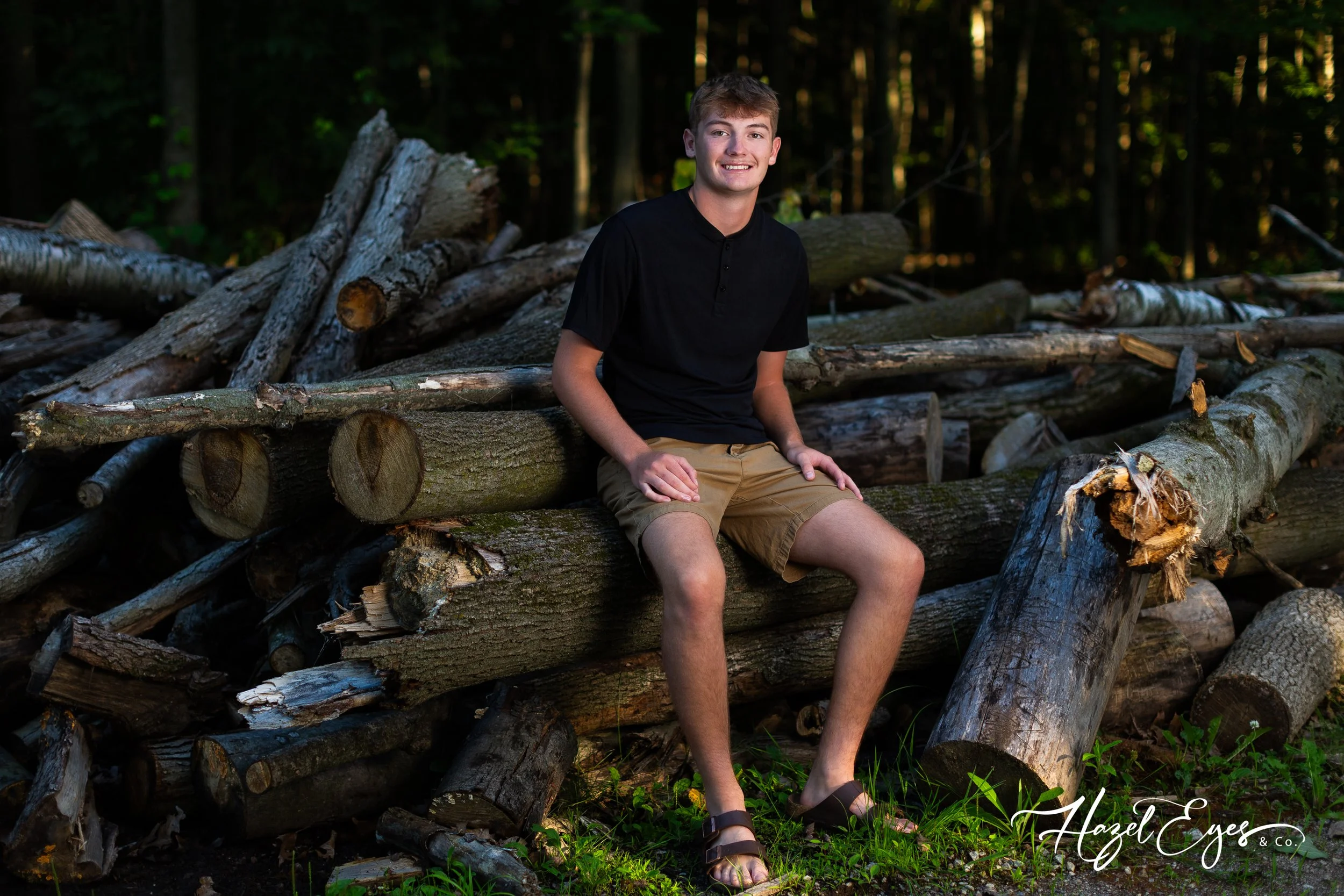 DrewSchmidt-2024-SeniorPhotos-23.jpg