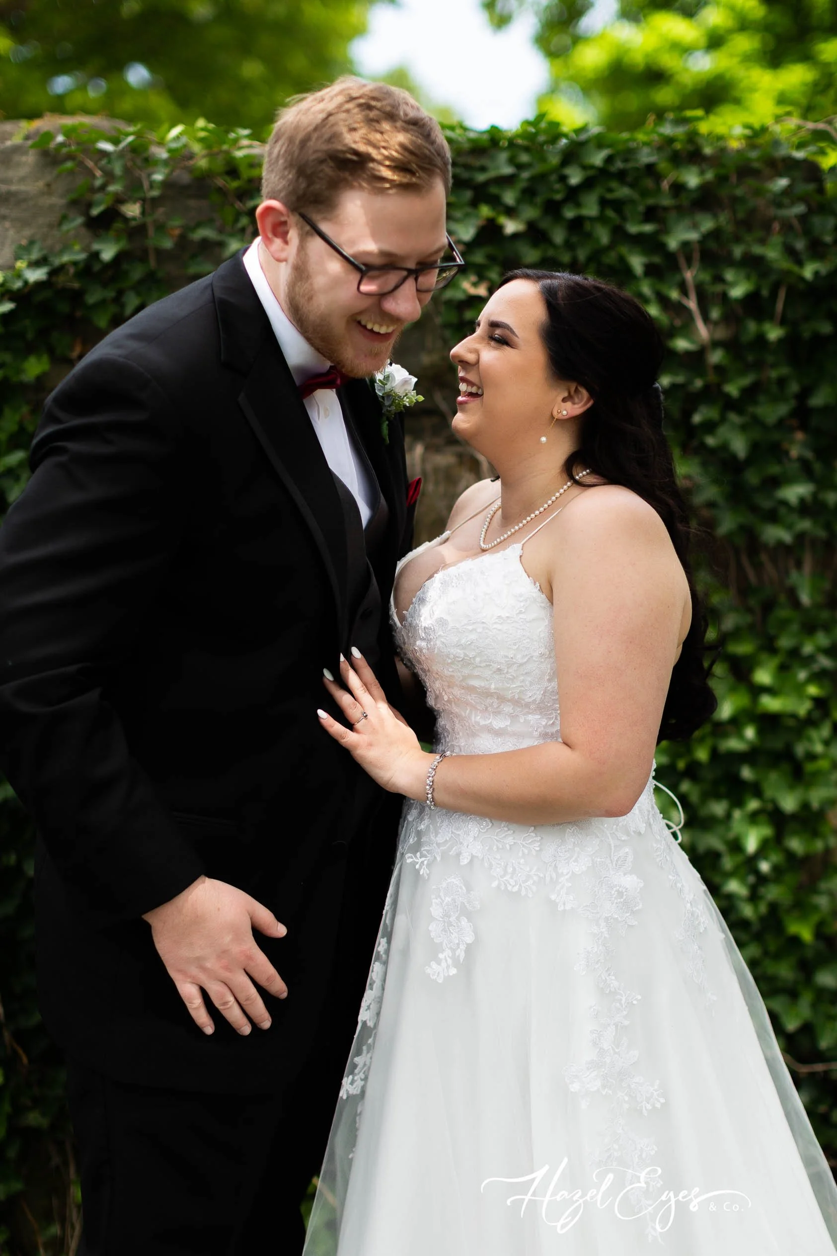 Bride and Groom in Photojournalistic Reportage Photography Style