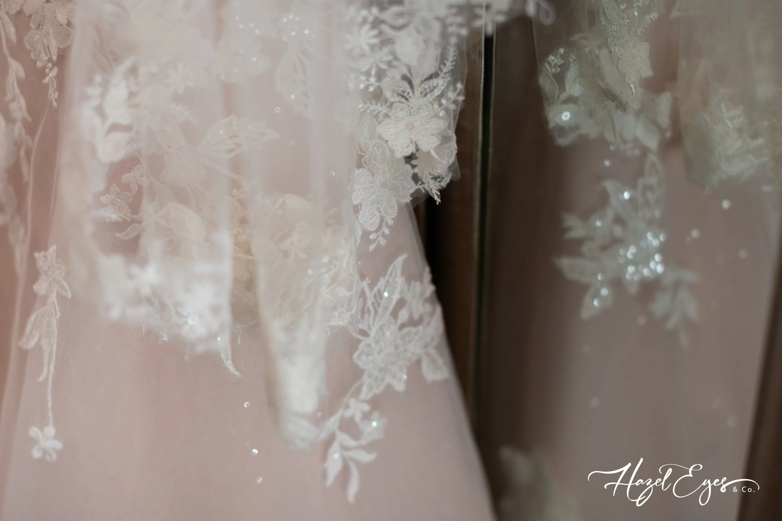 Michigan outdoor wedding. bride and groom photo. bride dress. groom suit. bride’s dress. Michigan wedding photographer. Hazel Eyes & Co. August wedding. Summer wedding.  Creekside Acres Event Barn Goodrich, MI 48438 bride in dress