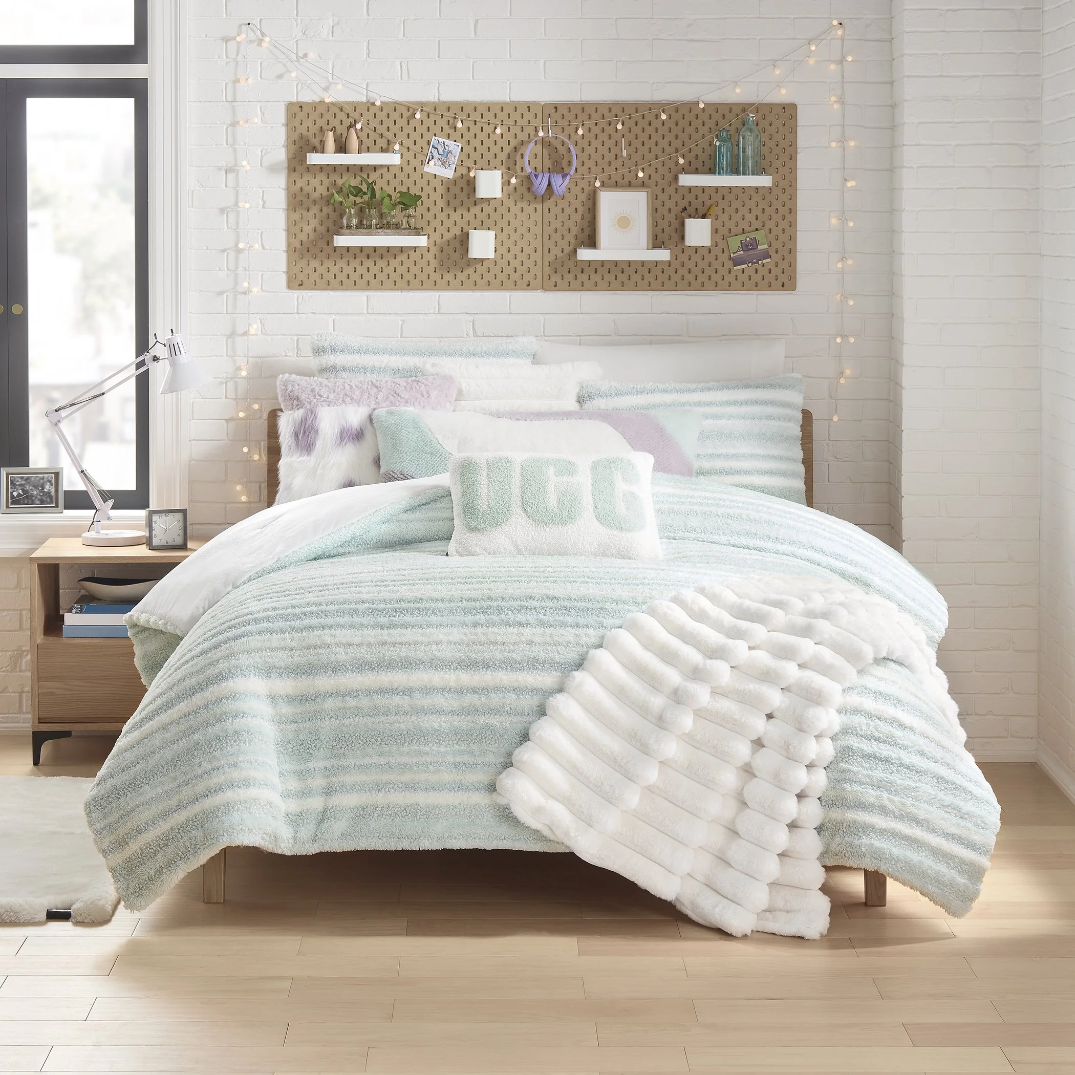 UGG_BBB_BTC23_ATLAS_CMF_CLR CRK_Web 1.jpg