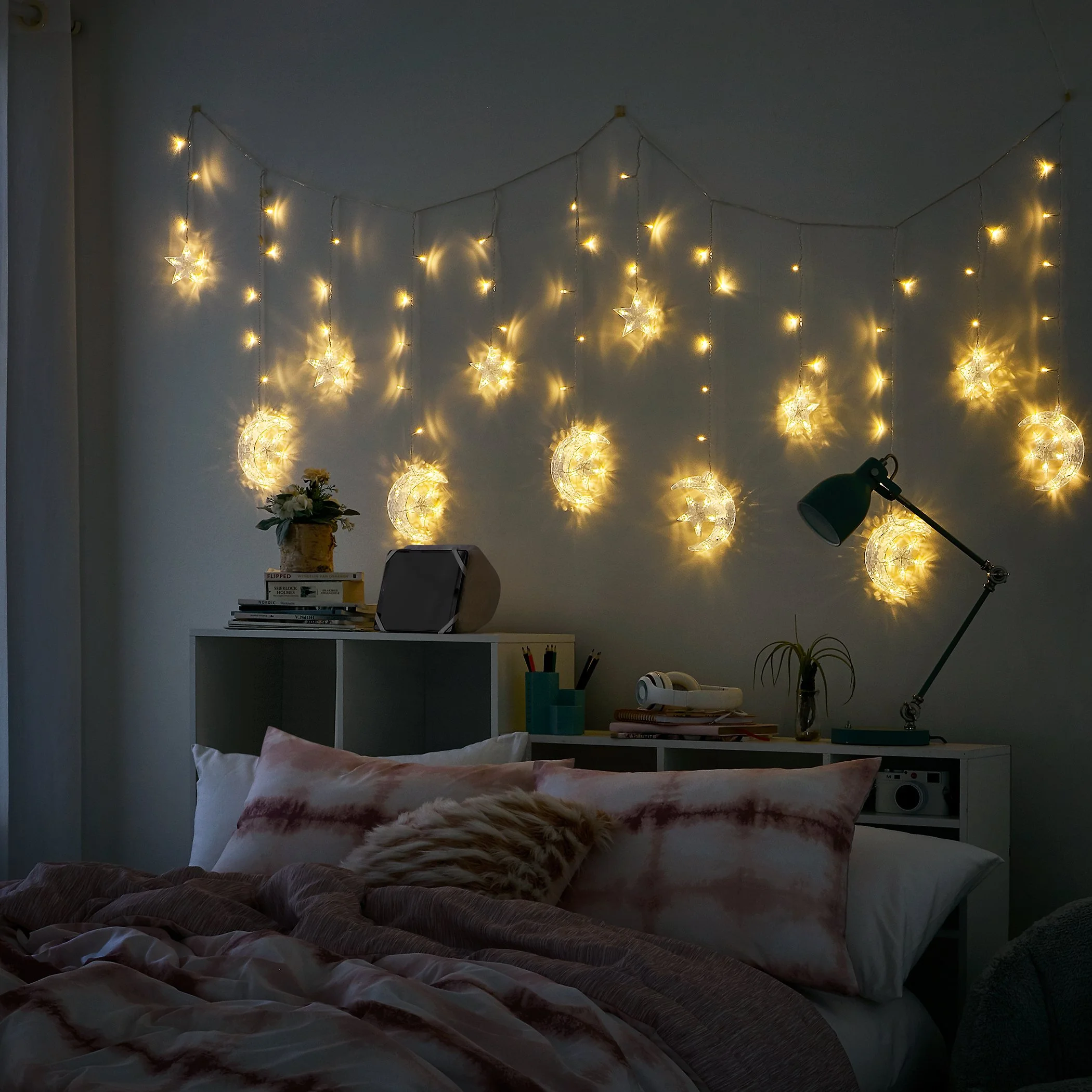 FV21_BTC21_Moon and Stars Clearing_Warm White_Lights_Packaging Shot 1_Low Res.jpg