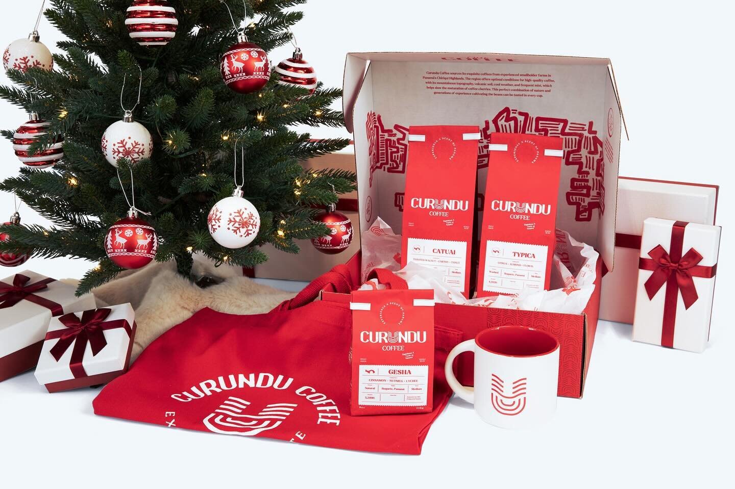 Searching for the ideal gifts for the coffee aficionados in your circle? The Curundu Coffee gift box, with either three sample packs or two of our signature coffees, will win the Holidays! Both options come with a Curundu Coffee mug and tote bag. ☕🎁