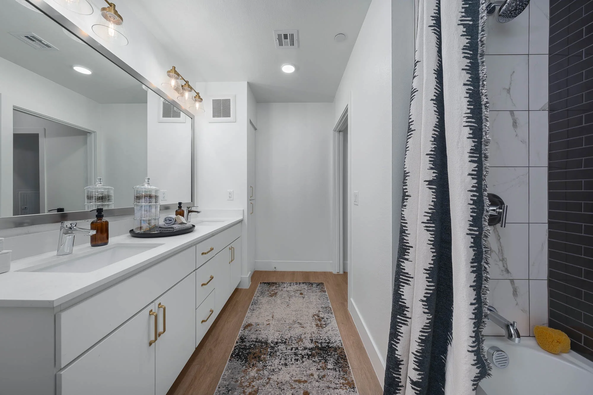 Aura Uptown - final - web size-47.jpg