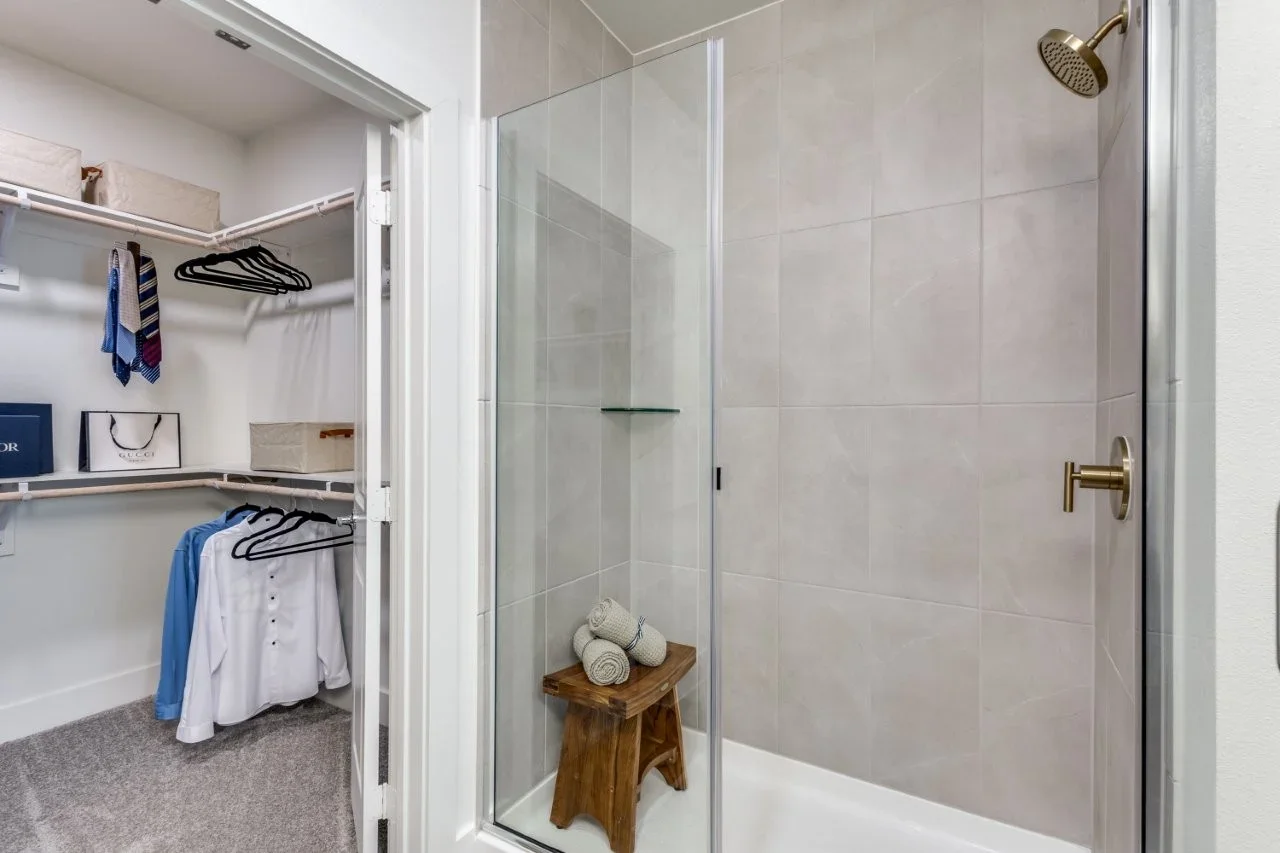 aura-bella-7051-stacy-rd-mckinneywalk in shower-tx-75070-high-res-23.webp