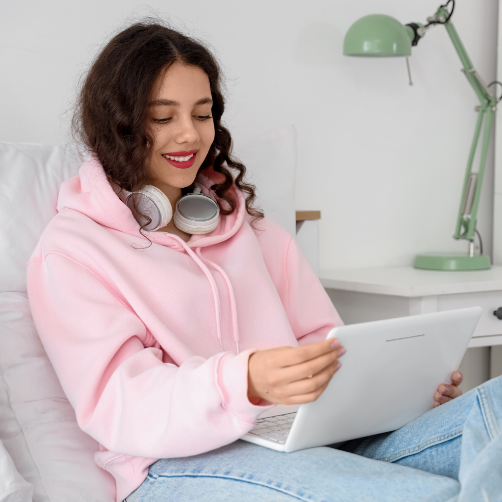 teen girl getting virtual counseling from Lauren Saldanha
