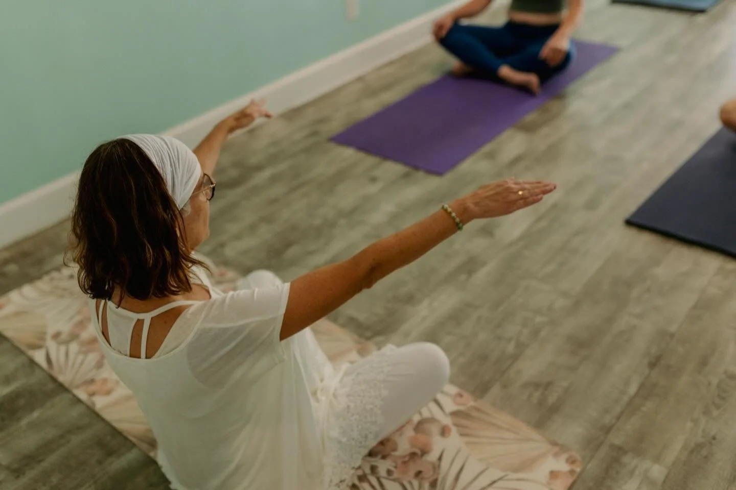 Day 25/30 &mdash; Give Something Away 🌱

Yoga teaches us aparigraha &mdash; non-grasping, non- attachment, letting go of what we don&rsquo;t need. Not just physically, but mentally and emotionally too. When we hold on tightly, we create heaviness. W
