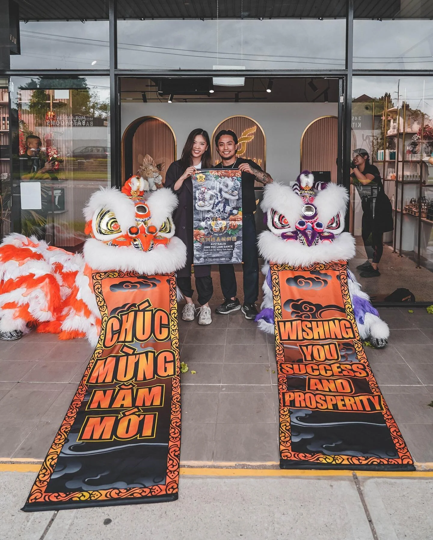Thank you @ultrafadebyrich &amp; team for having us 🧧 

JING YEE JIAYOU 🧡🖤
.
.
.
#jingyeeliondance #tinhnghia #liondance #mualan #dragon #dragondance #sydney #liondancingsydney #liondanceweddingceremony #kungfu #family #jingyee #jowga #teamwork #w