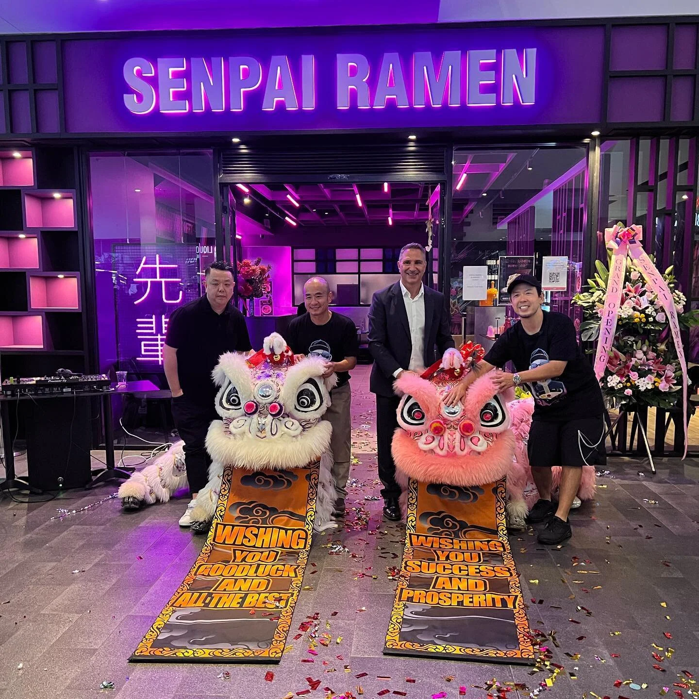 Congratulations on your well-deserved success @senpai_ramen_ 🍜 . Thank you for having us at your grand opening 🫰🏼. 

Be sure to check out @senpai_ramen_ new location at @emeraldsquareburwood 🎊

JING YEE JIAYOU 🧡🖤
.
.
.
#jingyeeliondance #tinhng