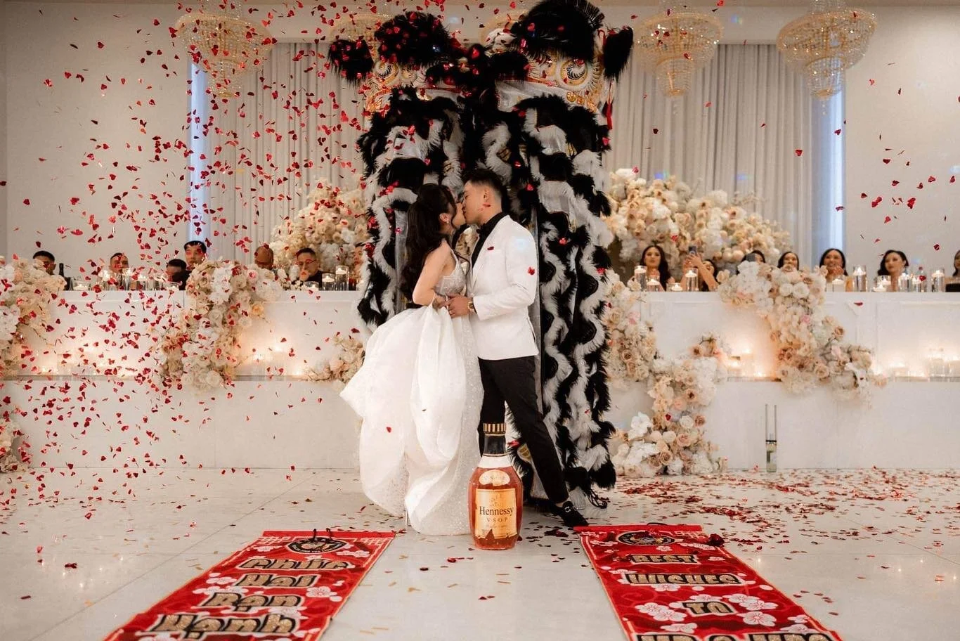 Congratulations @catrionanguyen &amp; Peter on a spectacular wedding and a lifetime of love and happiness ahead 🤍🖤

Thank you for having us at your beautiful Morning Tea Ceremony &amp; Reception ✨

JING YEE JIAYOU 🧡🖤
.
.
.

#jingyeeliondance #tin