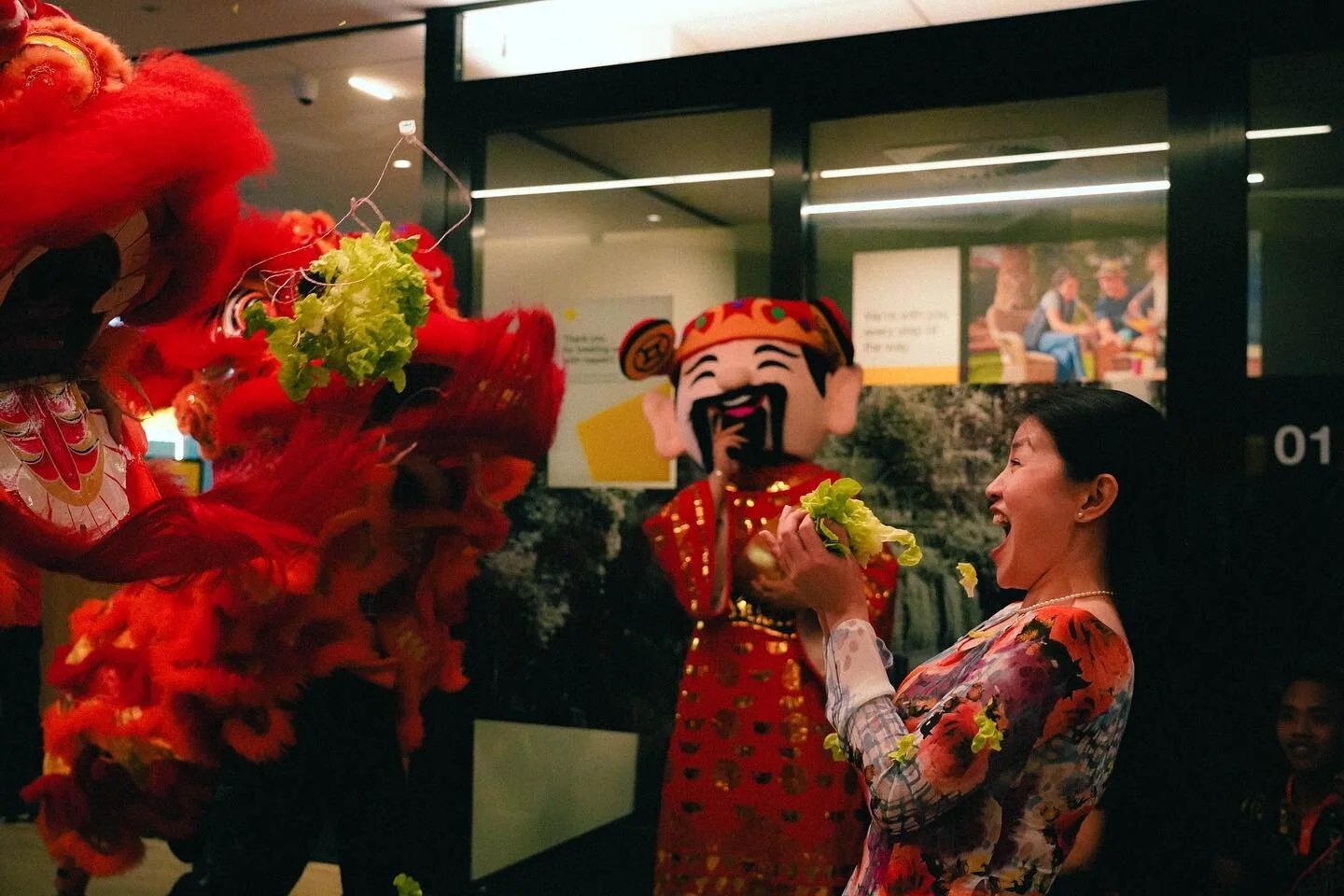 3&hellip; 2&hellip; 1&hellip; CATCH!!! 🥬

JING YEE JIAYOU 🧡🖤
.
.
.
#jingyeeliondance #tinhnghia #liondance #mualan #dragon #dragondance #sydney #liondancingsydney #liondanceweddingceremony #kungfu #family #jingyee #jowga #teamwork #worldwide #hard