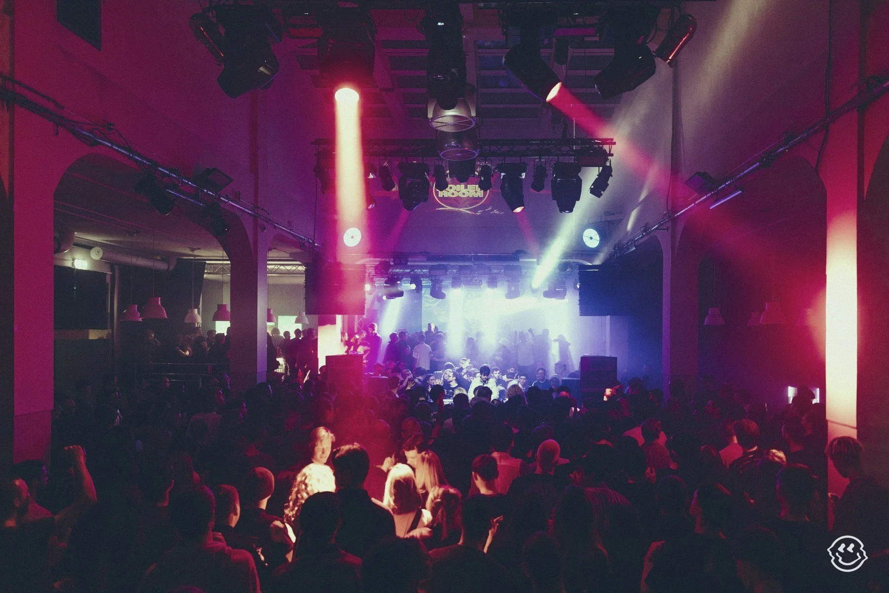 06-hights-stockholm-warehouse-lights-crowd-copyright-hights.jpg