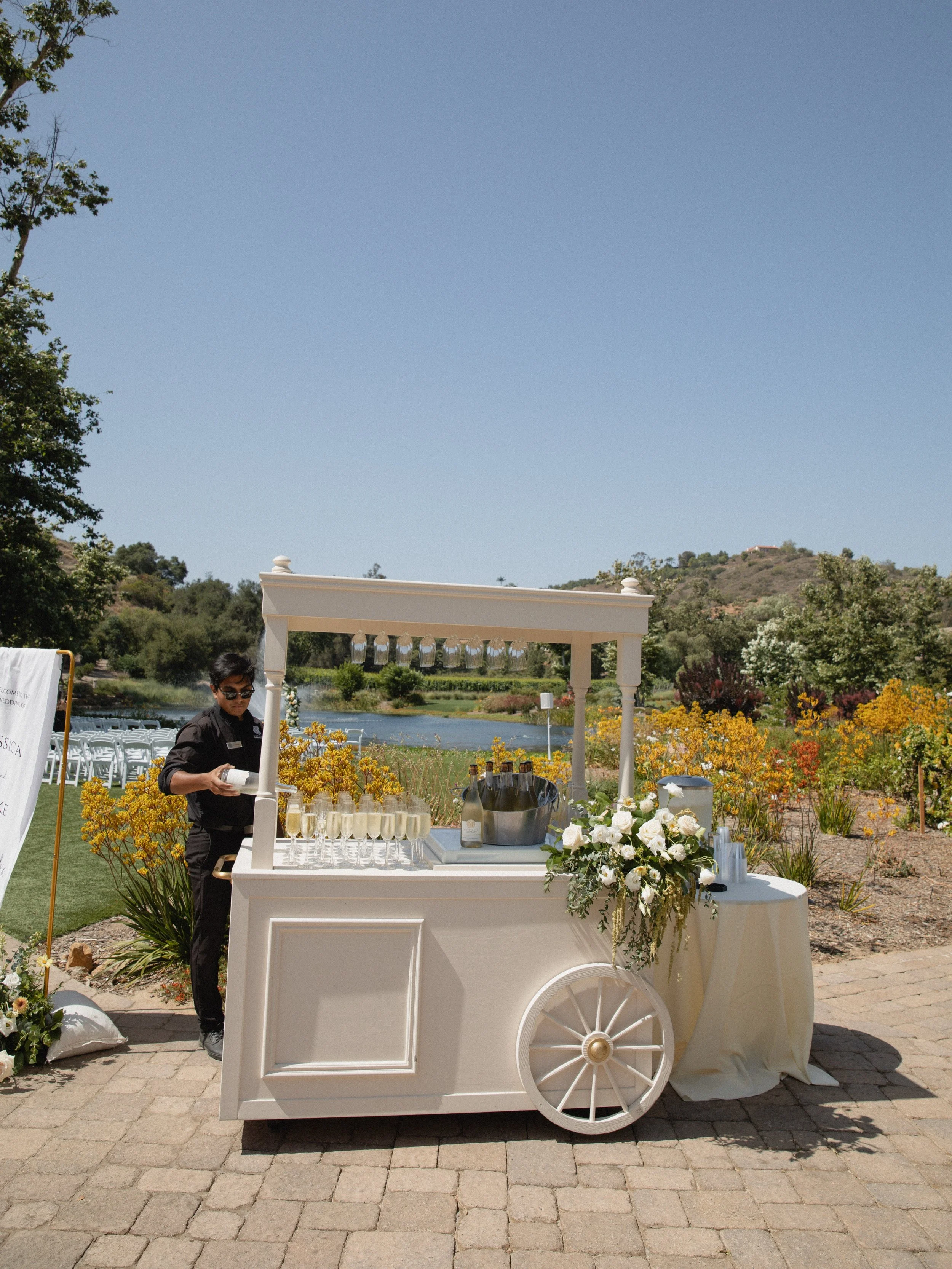 Cocktail Hour in the Summer 🥂

&bull;
&bull;

Planning + Coordination @loverevents 
Photography @sarahelizabethsphoto 
Catering + Bar @monseratewinery 
Florals @gracefulstems 
Venue @monserateweddings