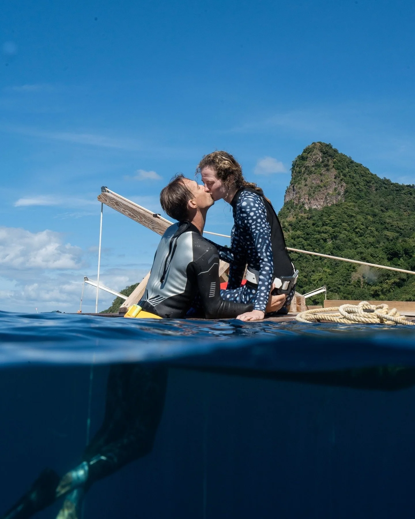 Happy engagement Henning and Clara! 
It was a pleasure to witness and capture this precious moment on the @deepdominica platform! 
Wish you beautiful dives in love!!
#proposal #engagement #freediversinlove #romantic #engaged
