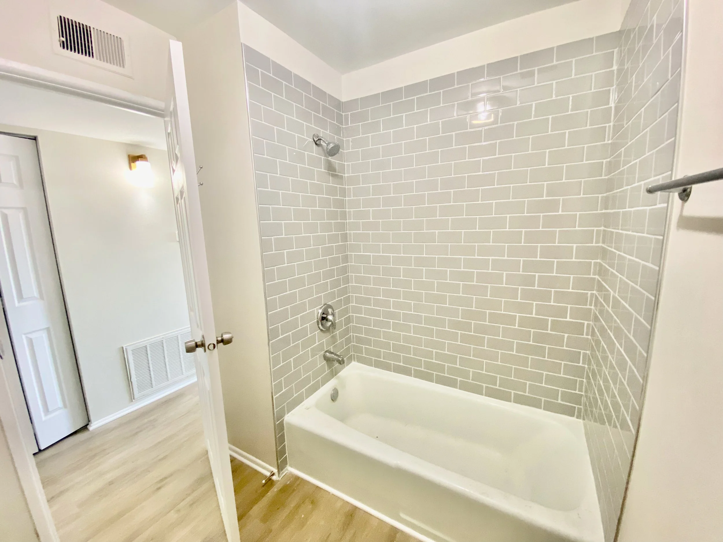 2 Bedroom Apartment Bathroom Crestwood.jpeg