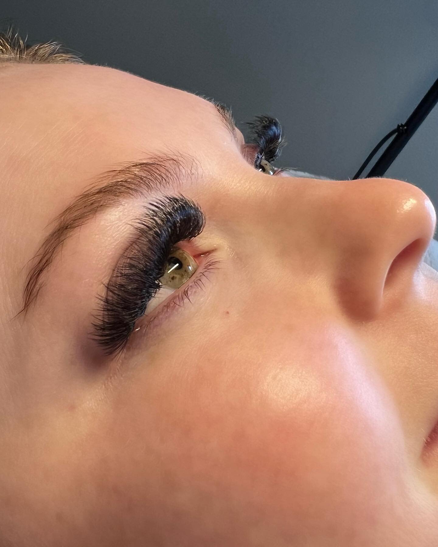 this volume set 😚🤌🏼 AND it&rsquo;s on the beautiful @jess.your.estie.bestie like what more could you ask for

I looooove having clients who are also in the beauty industry, it&rsquo;s always so fun to chat about the business &amp; share our tips a