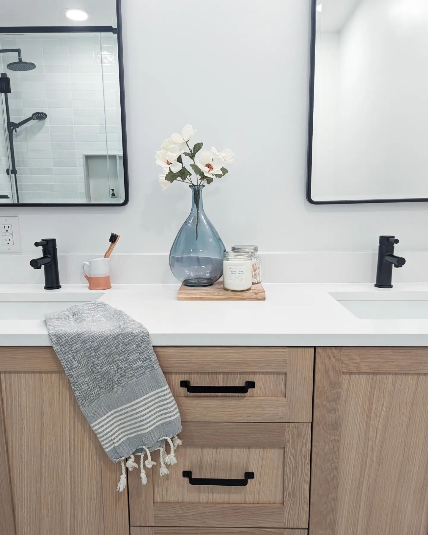 SWIPE FOR BEFORES✨

Well it's a wrap on our Project Ellesmere! 

Walking into this space now feels like a breath of fresh air. We borrowed space from a neighbouring closet to make room for this gorgeous double vanity. Then removed the wall and tub fo