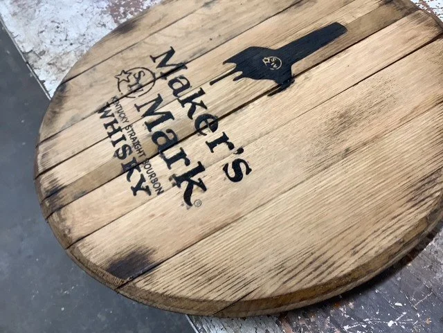 Maker’s Mark barrel lid rustic wood bourbon decor | Genuine Maker’s Mark whiskey barrel head close-up grain texture ||