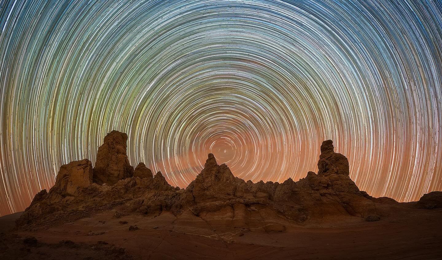 Stellar paths over the Martian landscape of Teide national park 🤩🌌 The final result is about 3 hours of data while we were waiting for Perseids to show up.

Stay well and clear skies!🔭
#tenerife #teide #spain #astrophotography