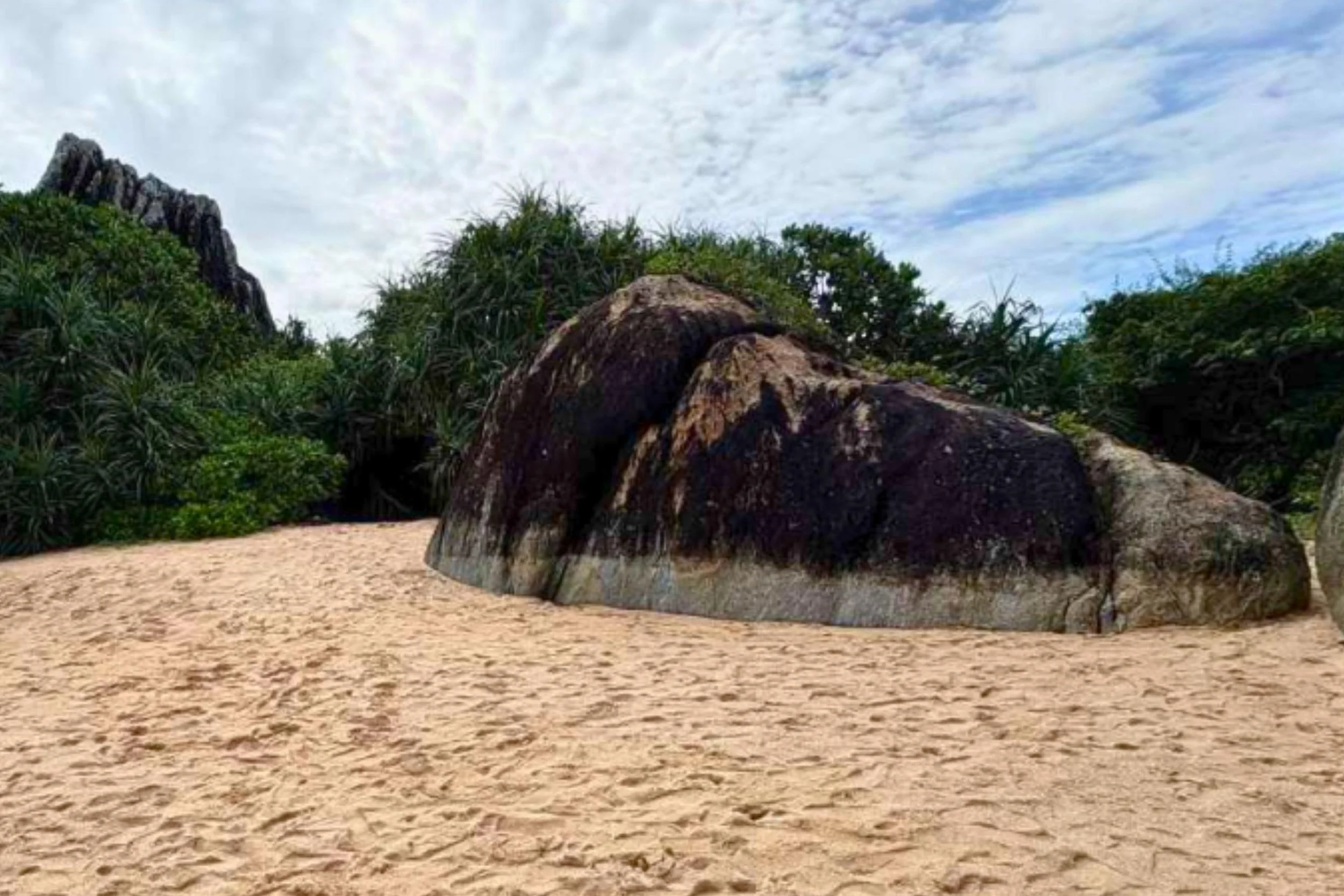 Beachfront land for sale | Balapitiya | Sri Lanka | (222) 2.jpg