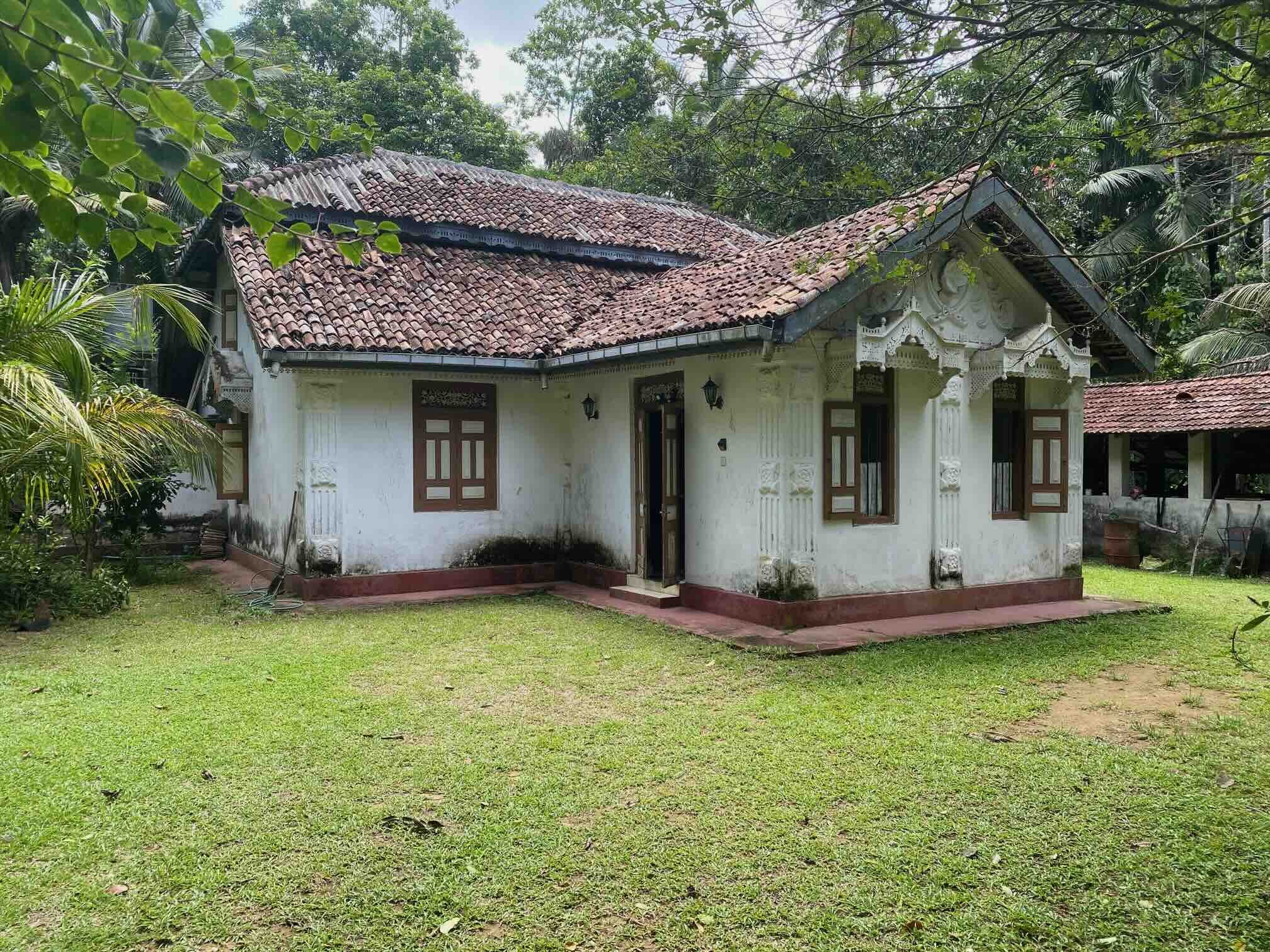 A well preserved heritage house for sale in Ahangama