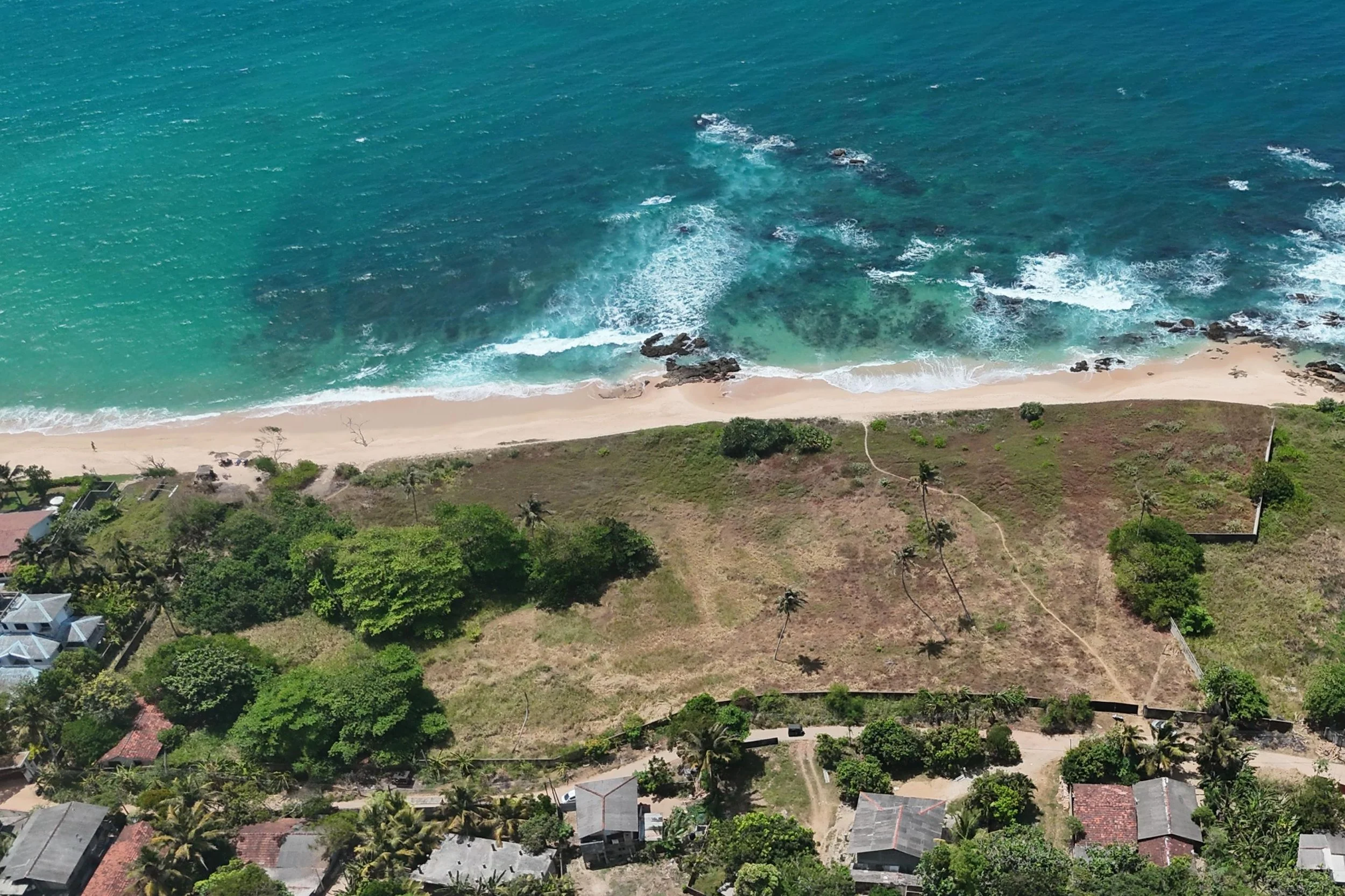A large beachfront land for sale in Mirissa