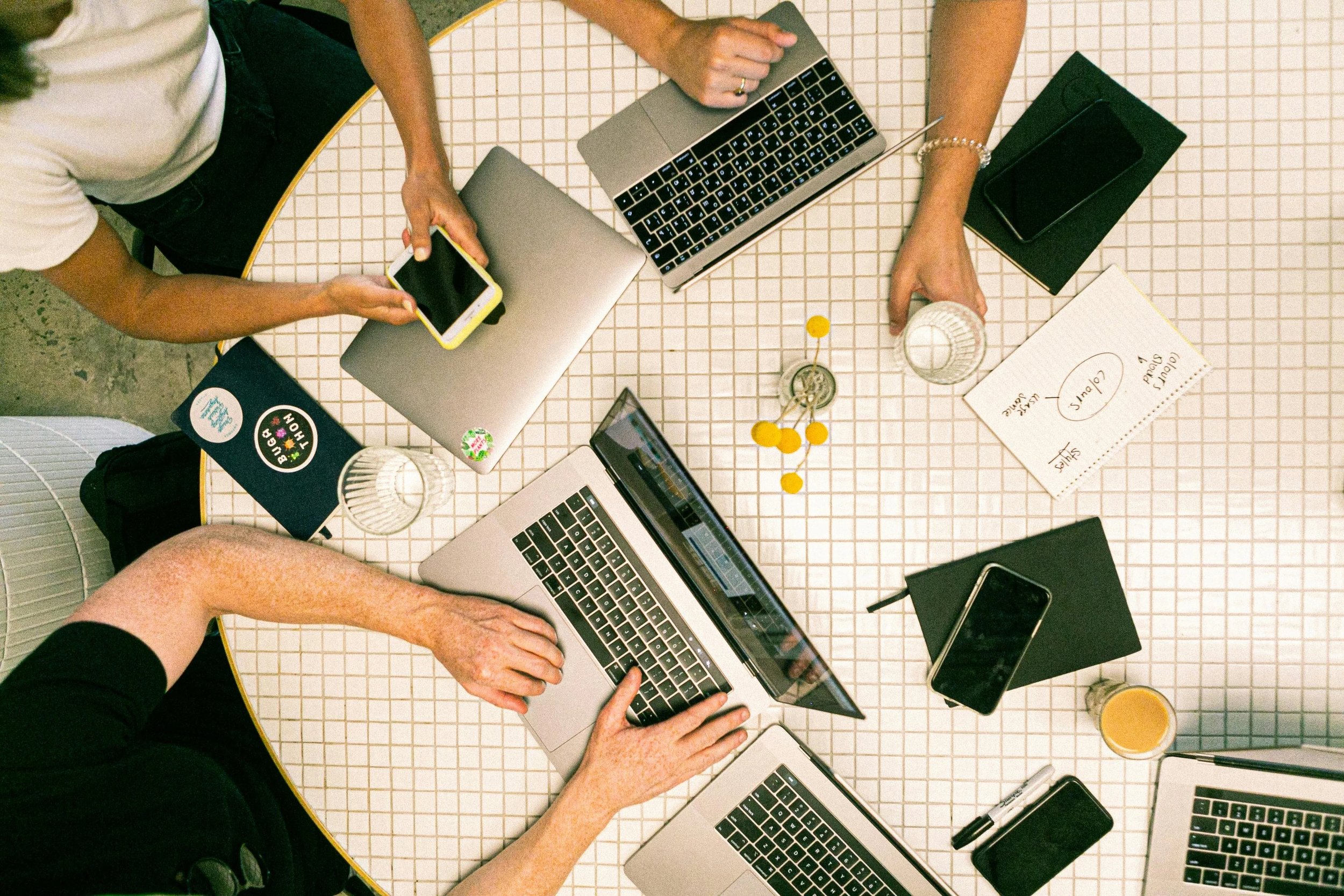 Création graphique pour sport, artisanat, numérique et cosmétique