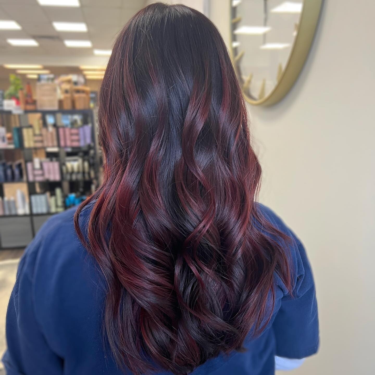 from grown out highlights to gorgeous mahogany 😍😍

the 0/50 shades by @lakmehair_usa are UNMATCHED and can allow you to create and customize SO MANY COLORS