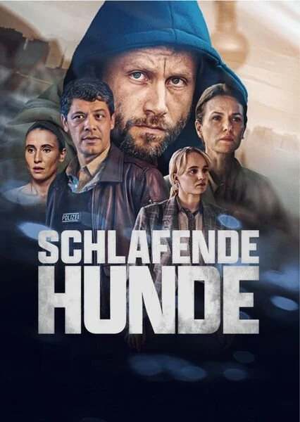 Julia Effertz ist die Intimacy Coordinator für die Netflix Serie "Schlafende Hunde" (Sleeping Dogs). Regie: Francy Meletzky. Cast: Melika Foroutan, Carlo Ljubek, Peri Baumeister u.v.m.