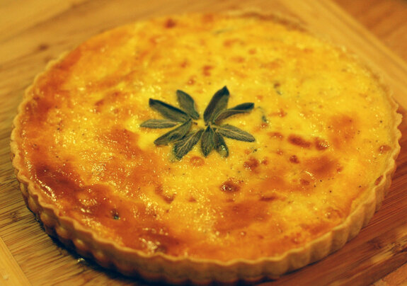 Squash, sage and gorgonzola tart