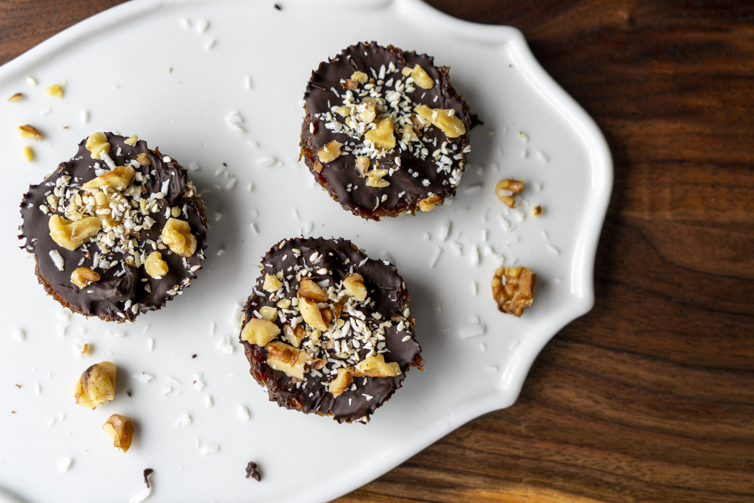 Chocolate date caramel cups