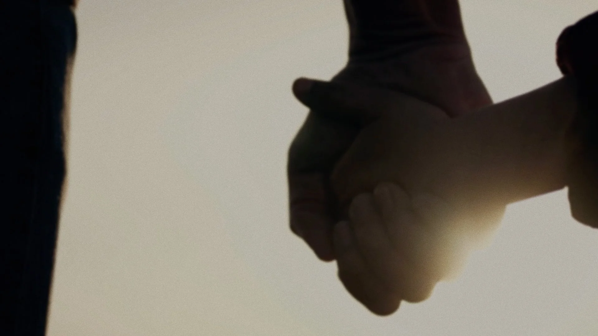 FF_hands_header_tone_mobil_bg.jpg