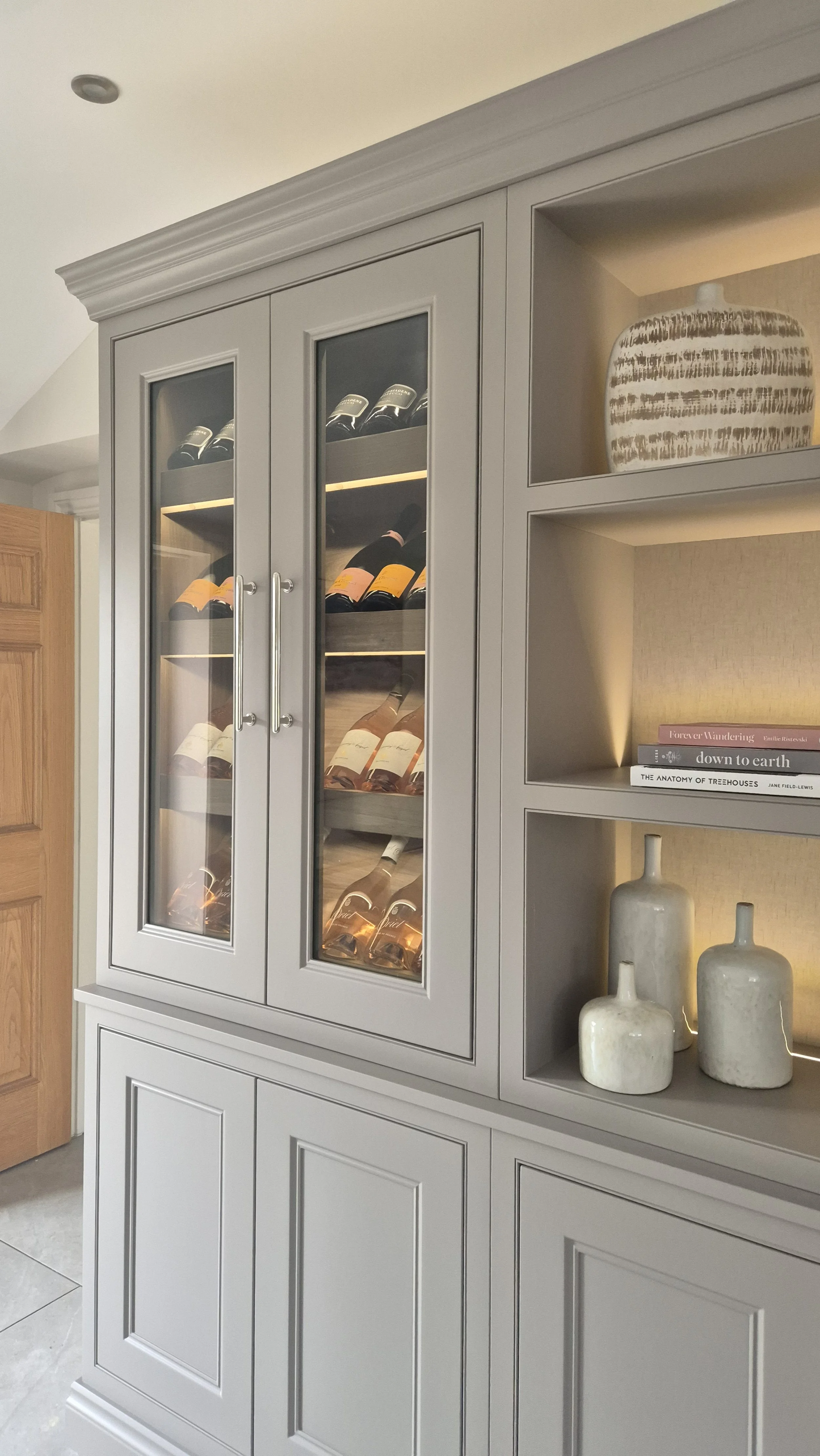 Custom spray-finished media wall with oak veneered internals, linen back panel and inframe beaded cabinetry.