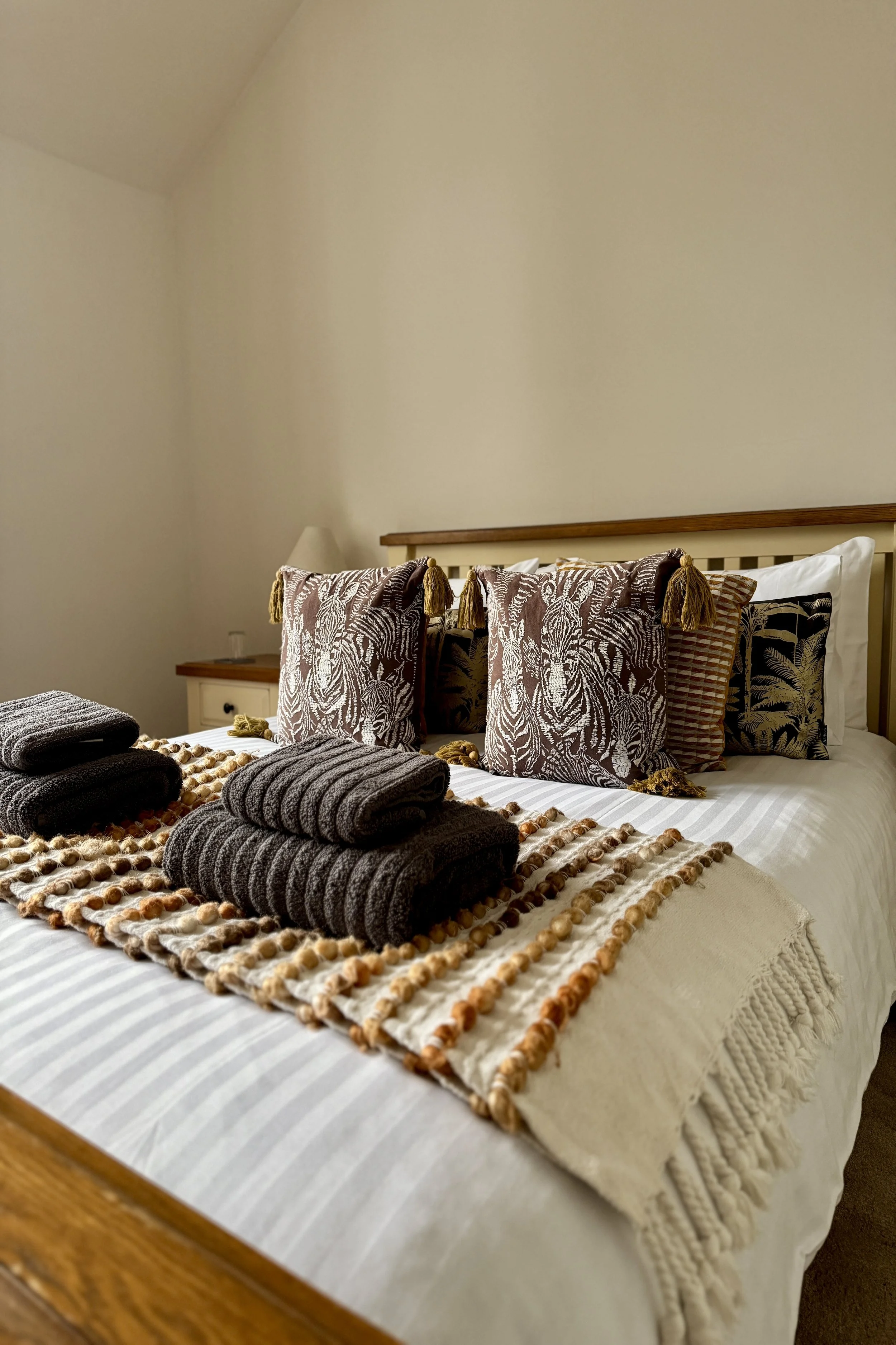 Thistle Suite Bed.JPG