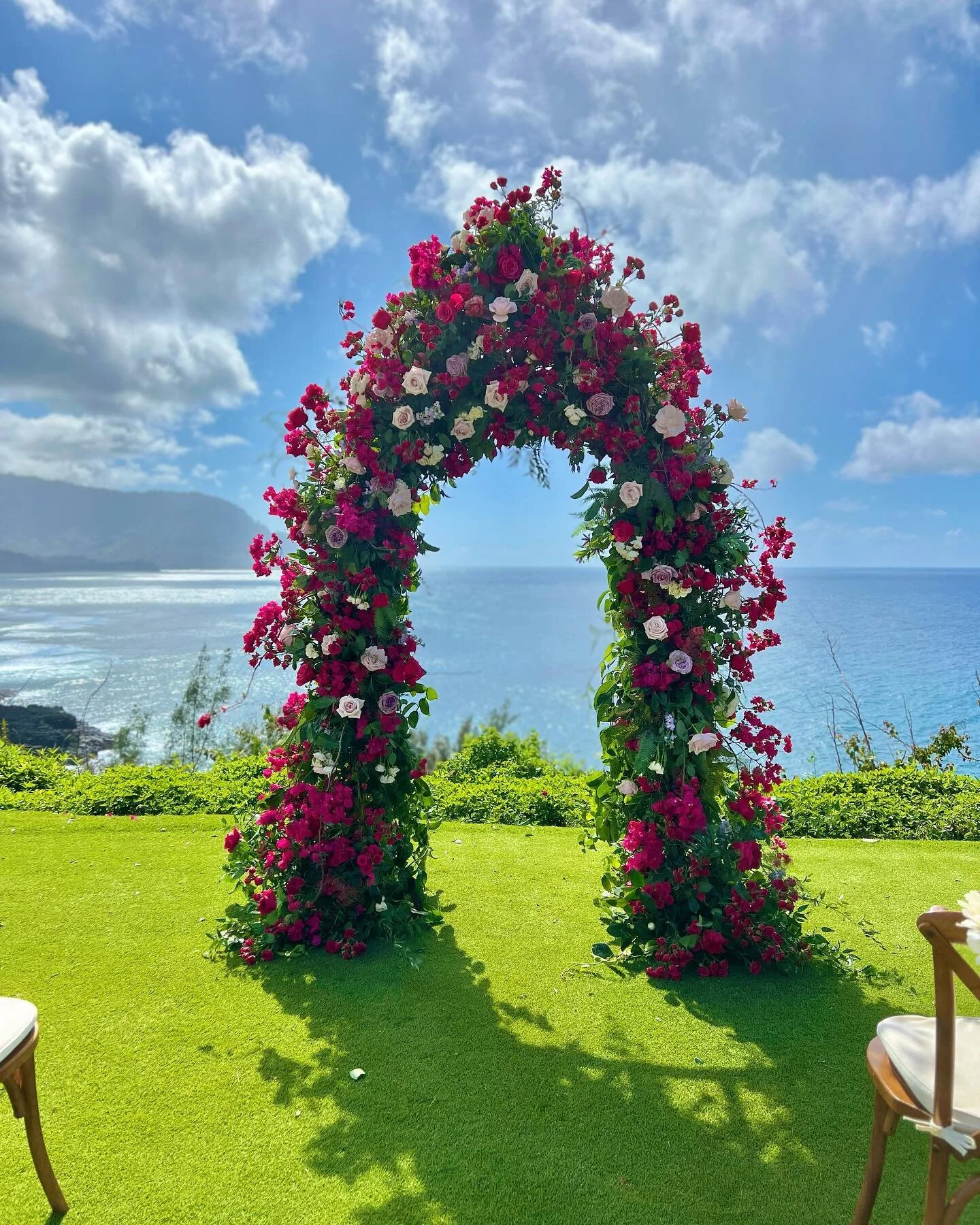 Magical magenta, a hue that only exists in our heads and between the shades of the rainbow. #vivamagenta #getlostfindbeauty  @legacyeventskauai @princevillemakaievents