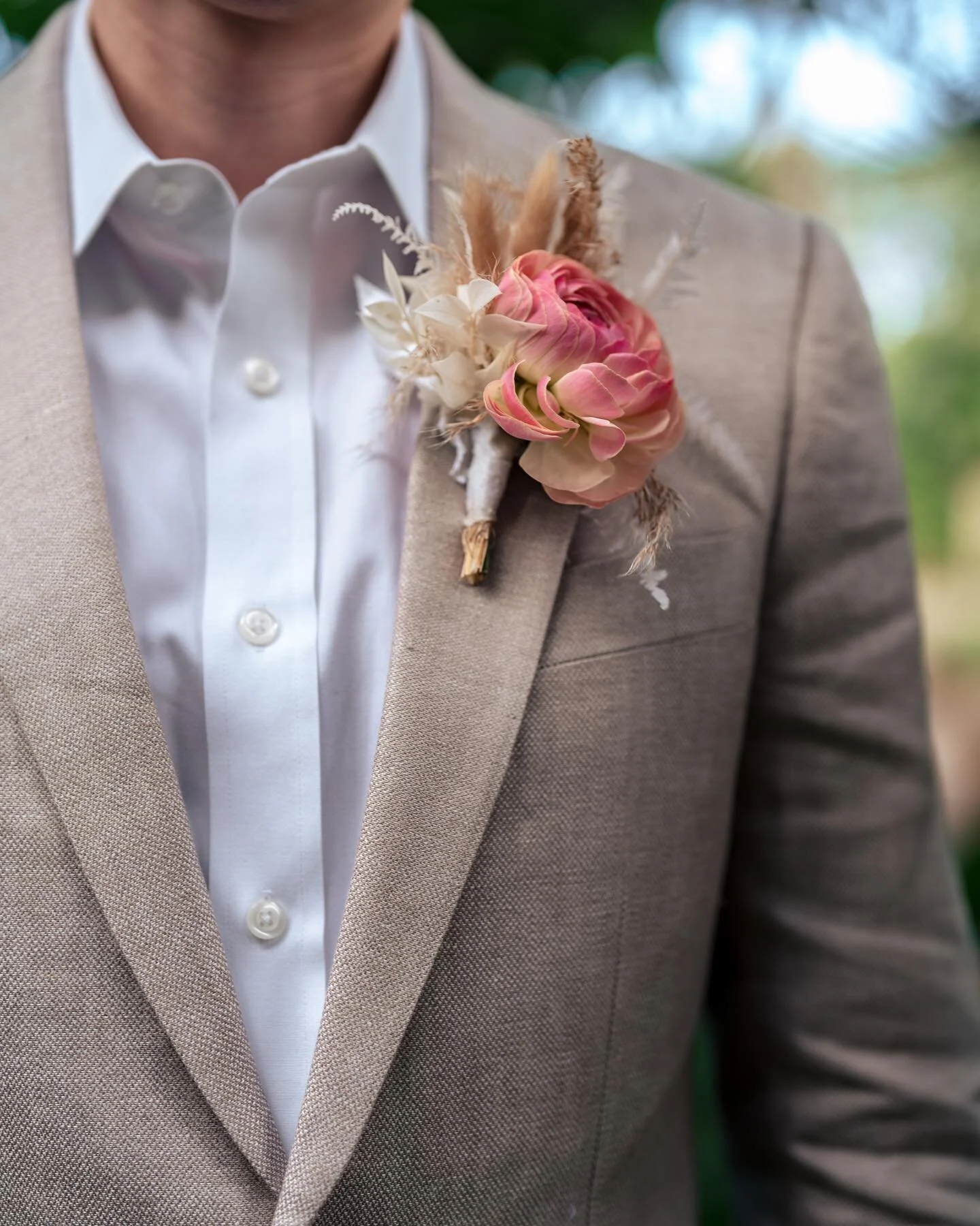 The natural beauty of imperfection.  Artfully captured by @sandyswiftphotography