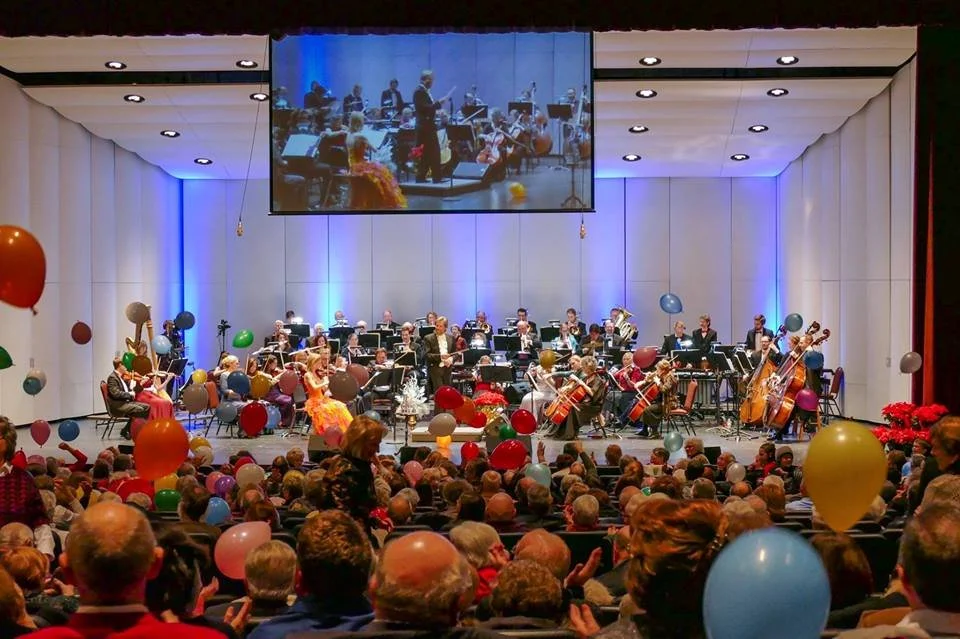 HFO stage balloon drop.jpg