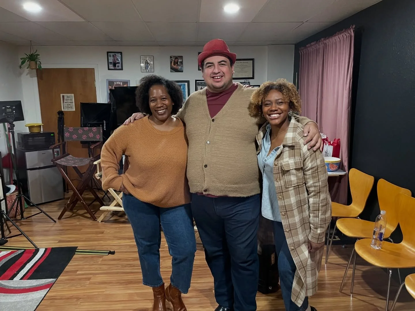 Guess who stopped by @nova_arts_studio!!✨
Had an absolute blast watching Nova students dive into scenes, catching up with some of your favorite Agents, and of course connecting with the one and only @michaeldruckcasting.

Thank you so much for the in