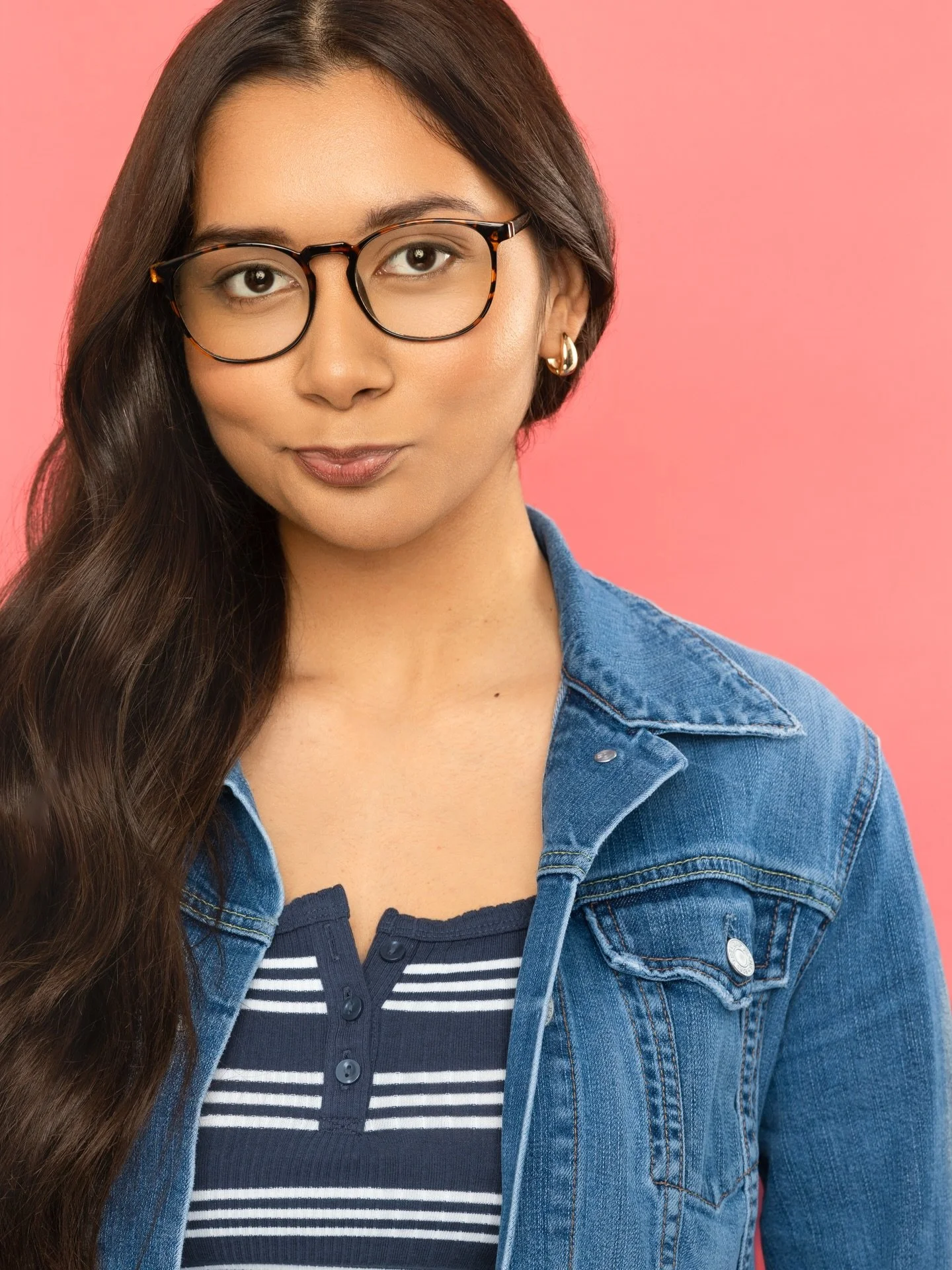 We love a playful smirk! One of my favorites from Stefani&rsquo;s session. 🙌🏾✨

▪️▪️▪️

💡 Headshots are one of the key marketing tools for Actors, so initially, they&rsquo;re what gets you in the audition room. Headshots should outline your look, 
