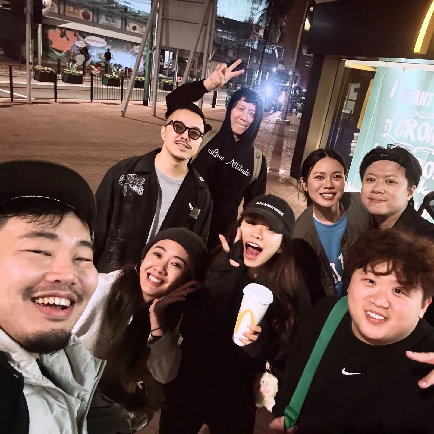 #音樂人日常 #香港 #羽毛球 
劉德華演唱會進入倒數階段,在這最後四場前的最後一個休假,痛快地打了一場羽球,能夠流流汗,跟音樂人話家常真的超痛快!回台灣真的要多運動了,身心靈舒爽~也很高興認識新朋友們!咱們下次香港見啦~