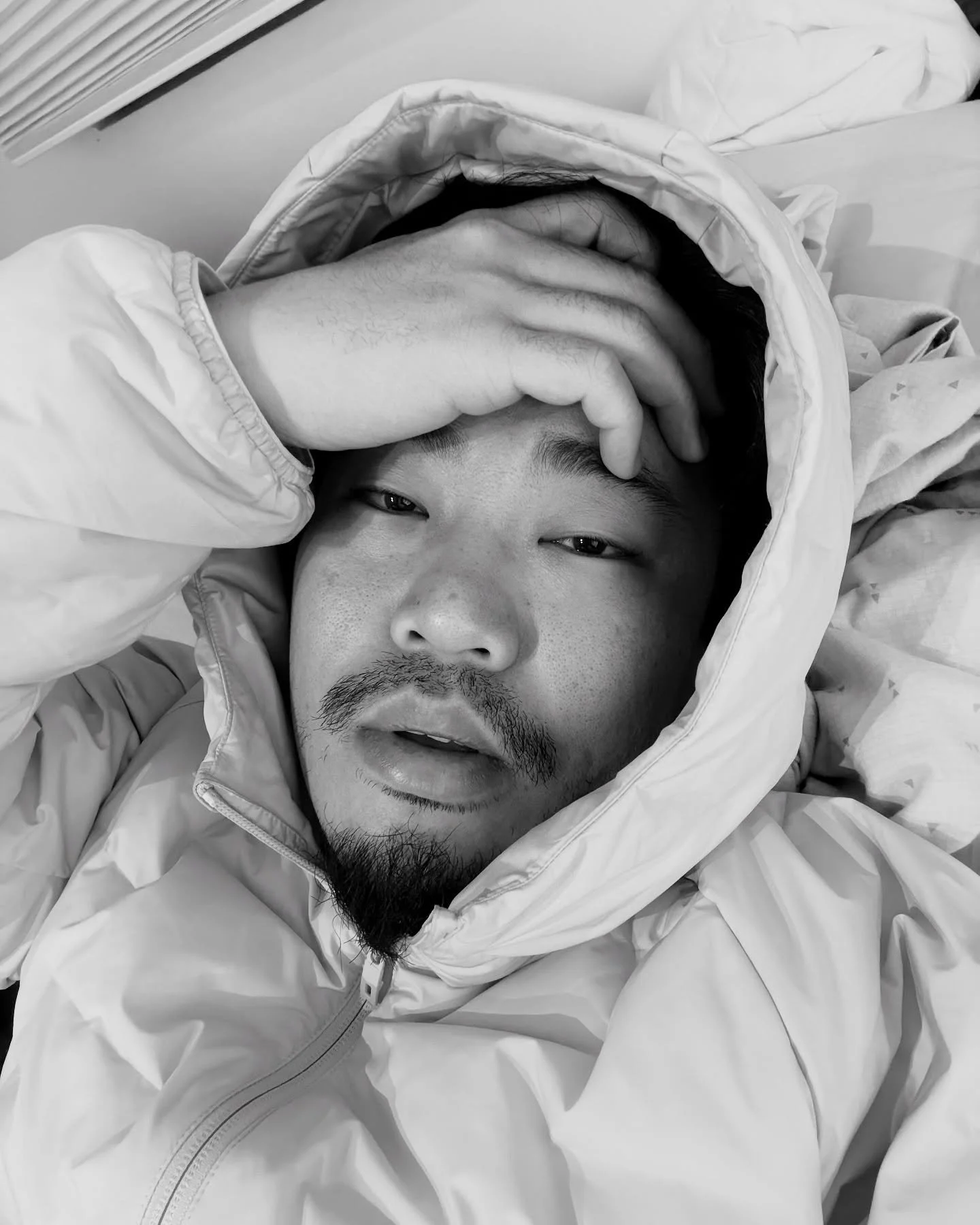 #寒流
以為自己還跟小鮮肉一樣剛猛,結果昨天泰國沙灘裝,加一件外套直奔大河岸演出,今天就掛病號⋯⋯
哎!大家真的要小心,人生到一定歲數,真的還是要養生一點 🤒